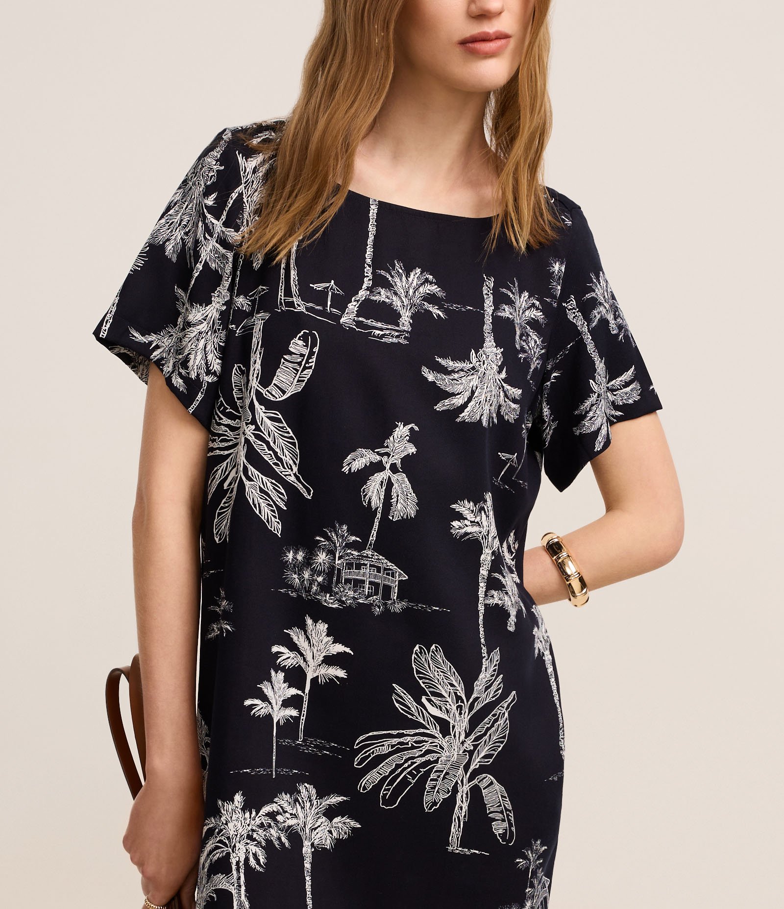 Vestido T-Shirt Reto em Viscose com Estampa Coqueiros Azul Marinho 4