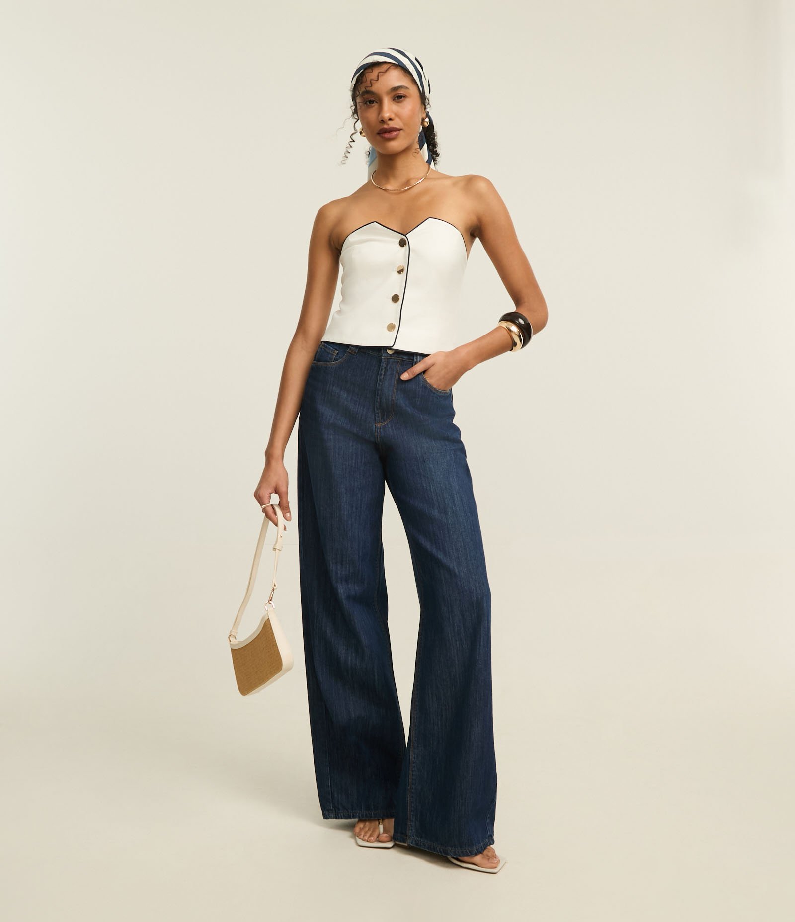 Blusa Alfaiatada Sem Alça com Botões e Vieses Contrastantes Branco Neve 2