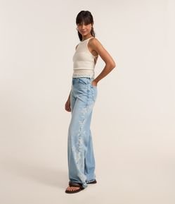 Calça Wide Leg em Jeans com Bordado Floral Lateral