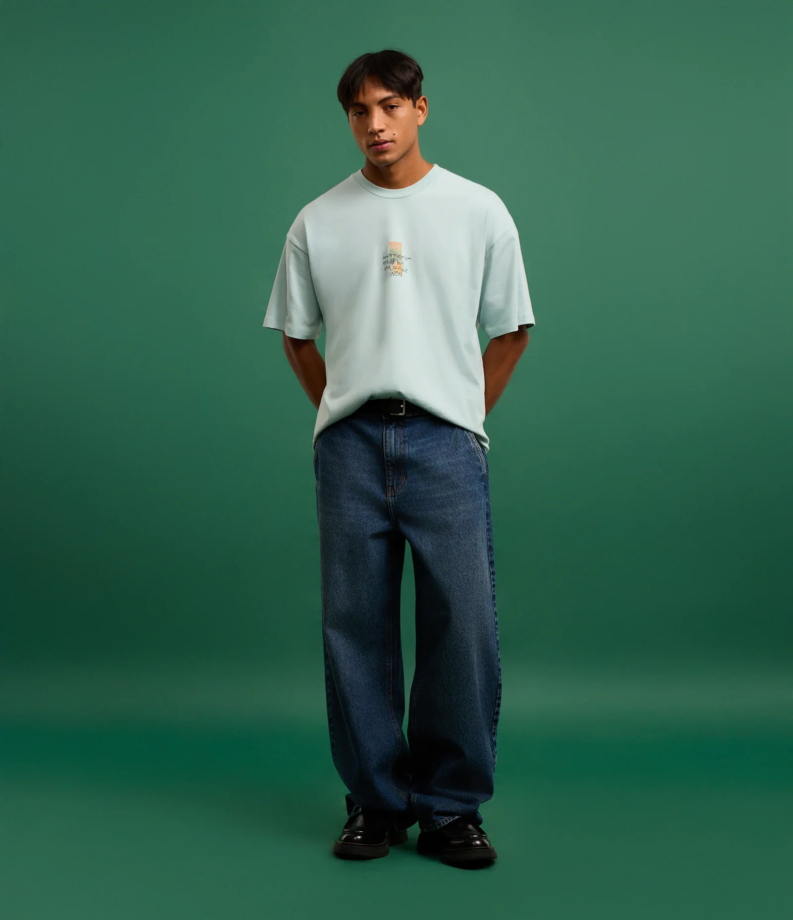 Camiseta Oversized em Malhão com Estampa Lettering Artística Verde 2