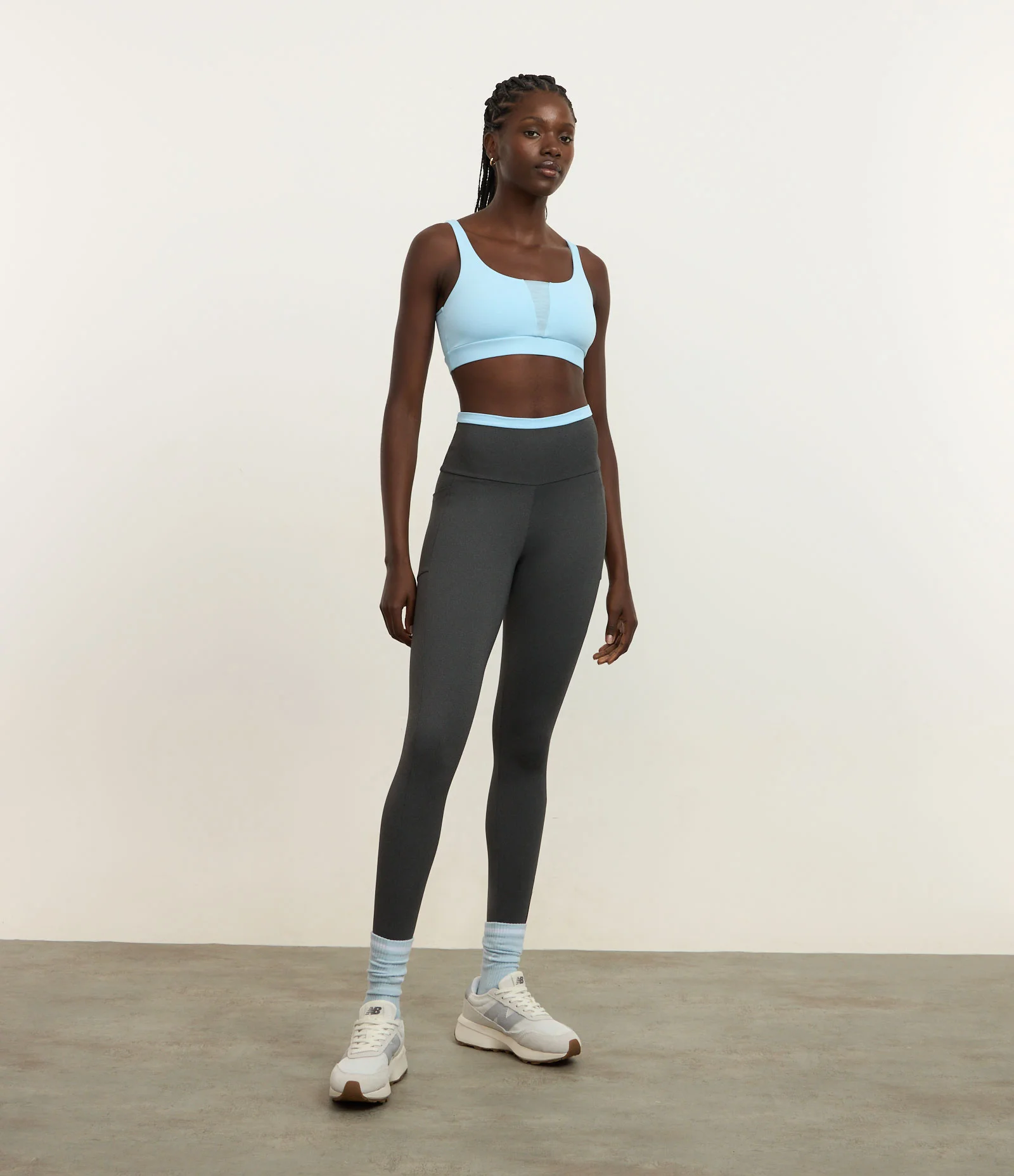 Calça Legging Esportiva em Microfibra Pesada com Viés Contrastante Cinza 5