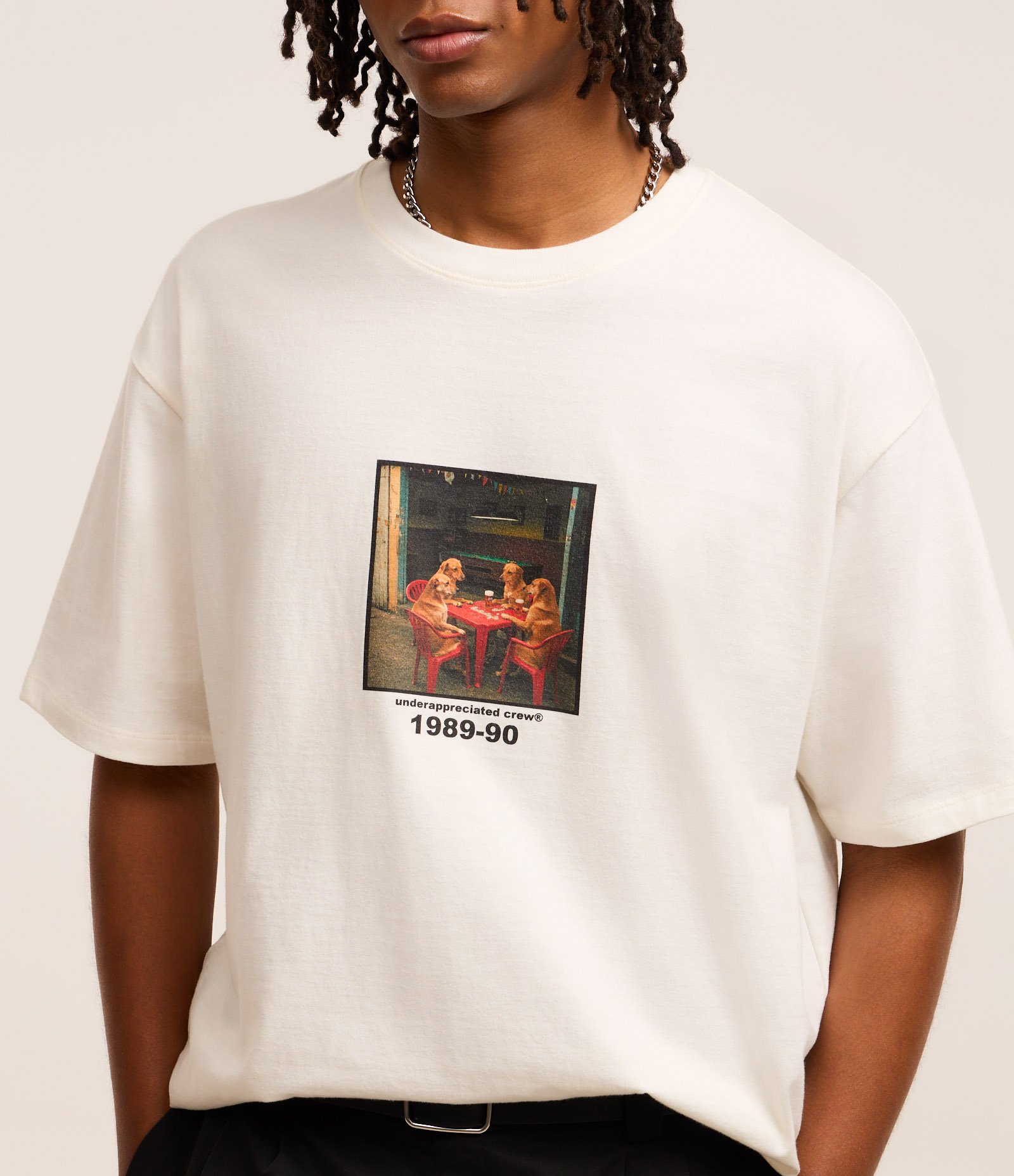 Camiseta Boxy em Algodão Estampa de Cachorros no Boteco e Lettering Off White 3