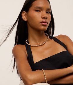 Conjunto Colar Gargantilha e Bracelete Rígidos com Detalhes Torcidos