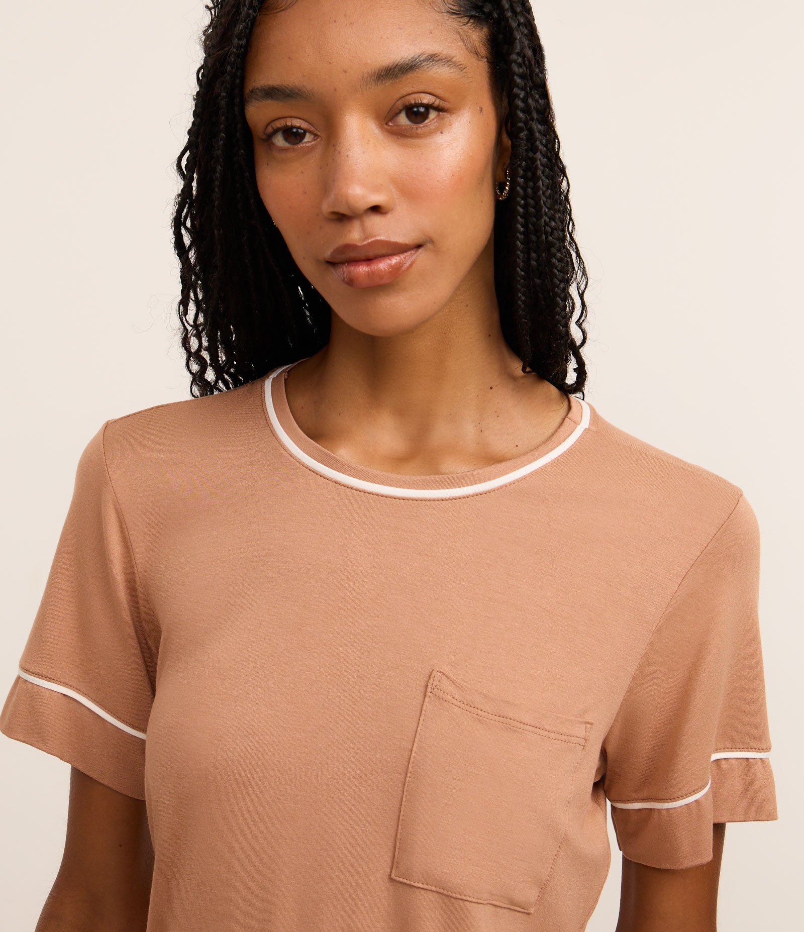 Pijama Short Doll em Viscolycra com Viés Contrastante Marrom 3