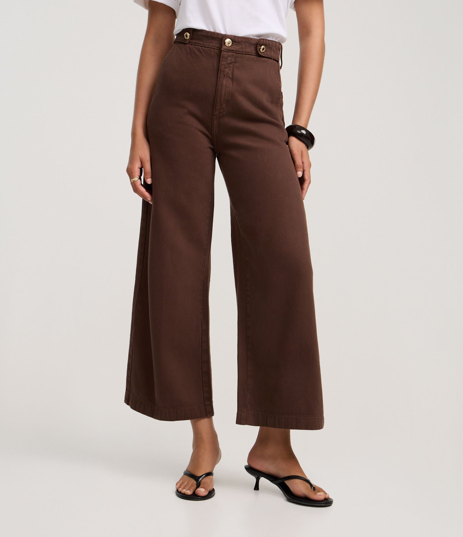 Calça Wide Leg Cropped em Sarja com Tiras no Cós Marrom 3