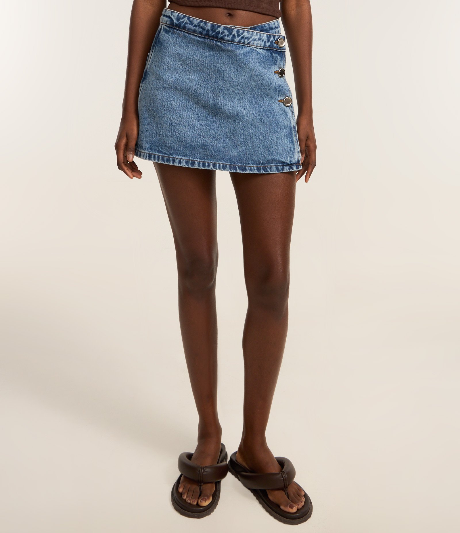 Short Saia Jeans com Botões no Transpasse Azul 3