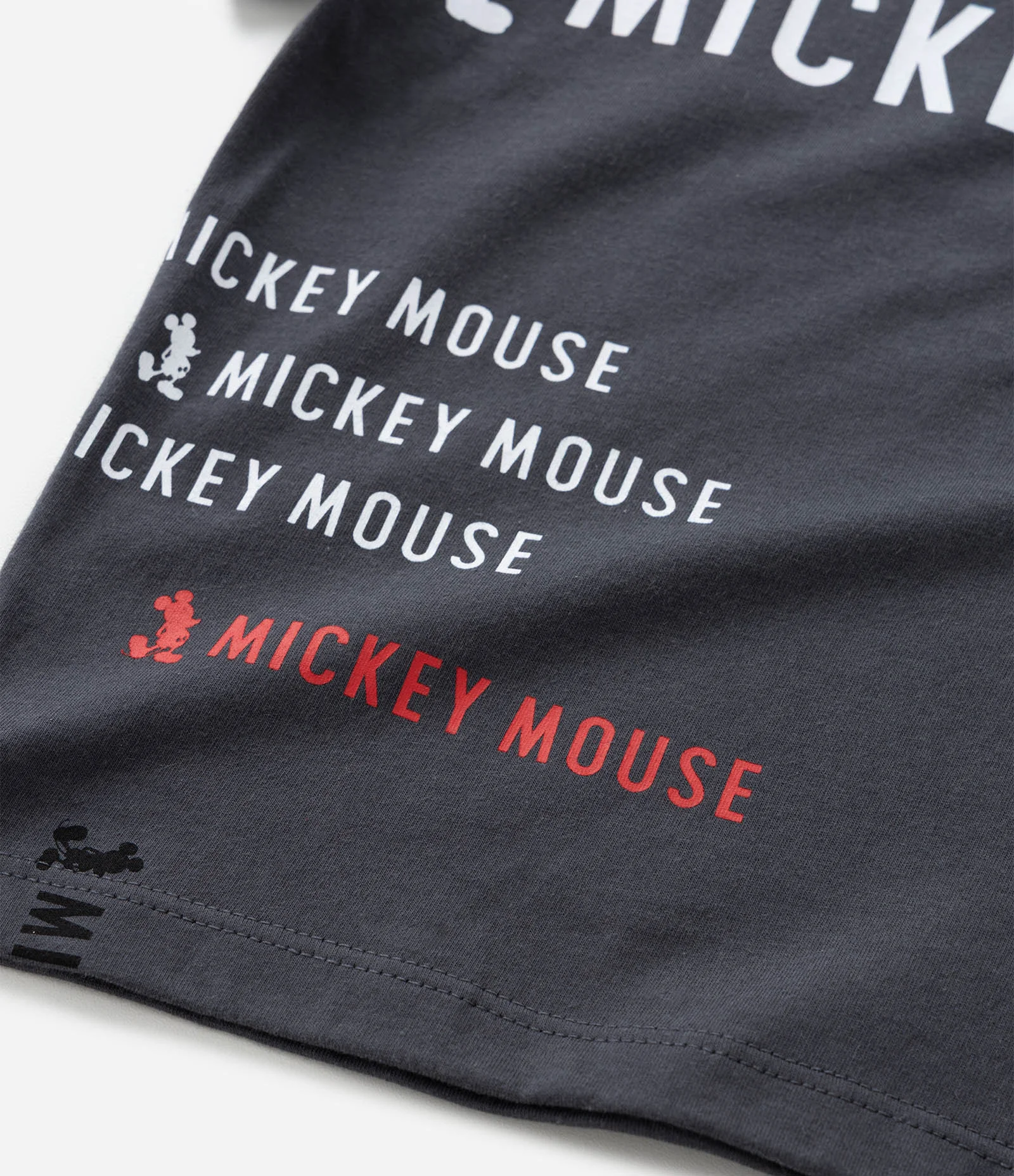 Camiseta Infantil com Bolsinho e Estampa Mickey Mouse - Tam 1 a 6 Anos Cinza 5