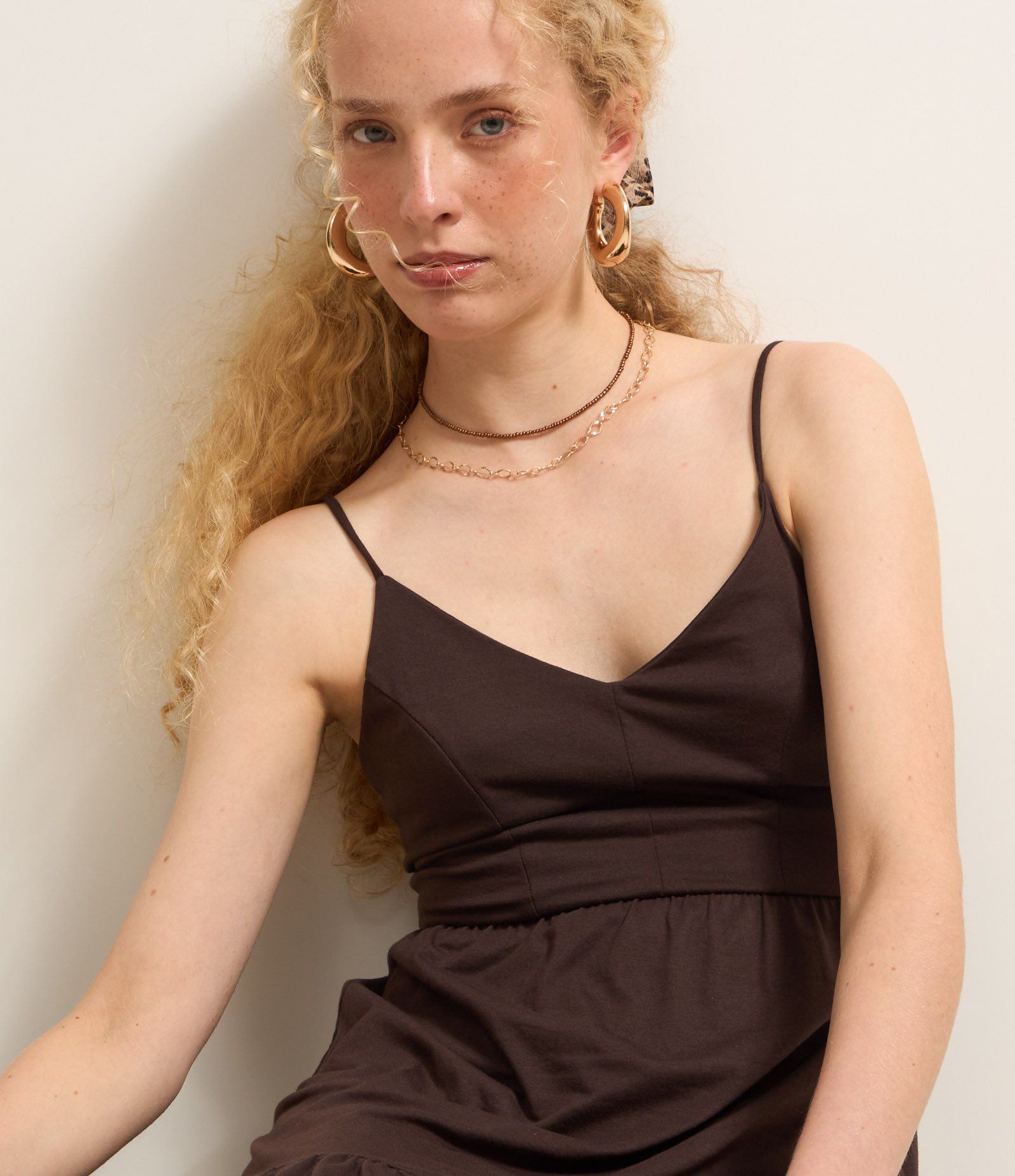 Vestido Curto em Ribana com Babado na Barra e Alcinhas Marrom 5