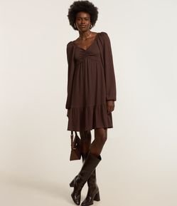 Vestido Curto Texturizado com Decote Coração