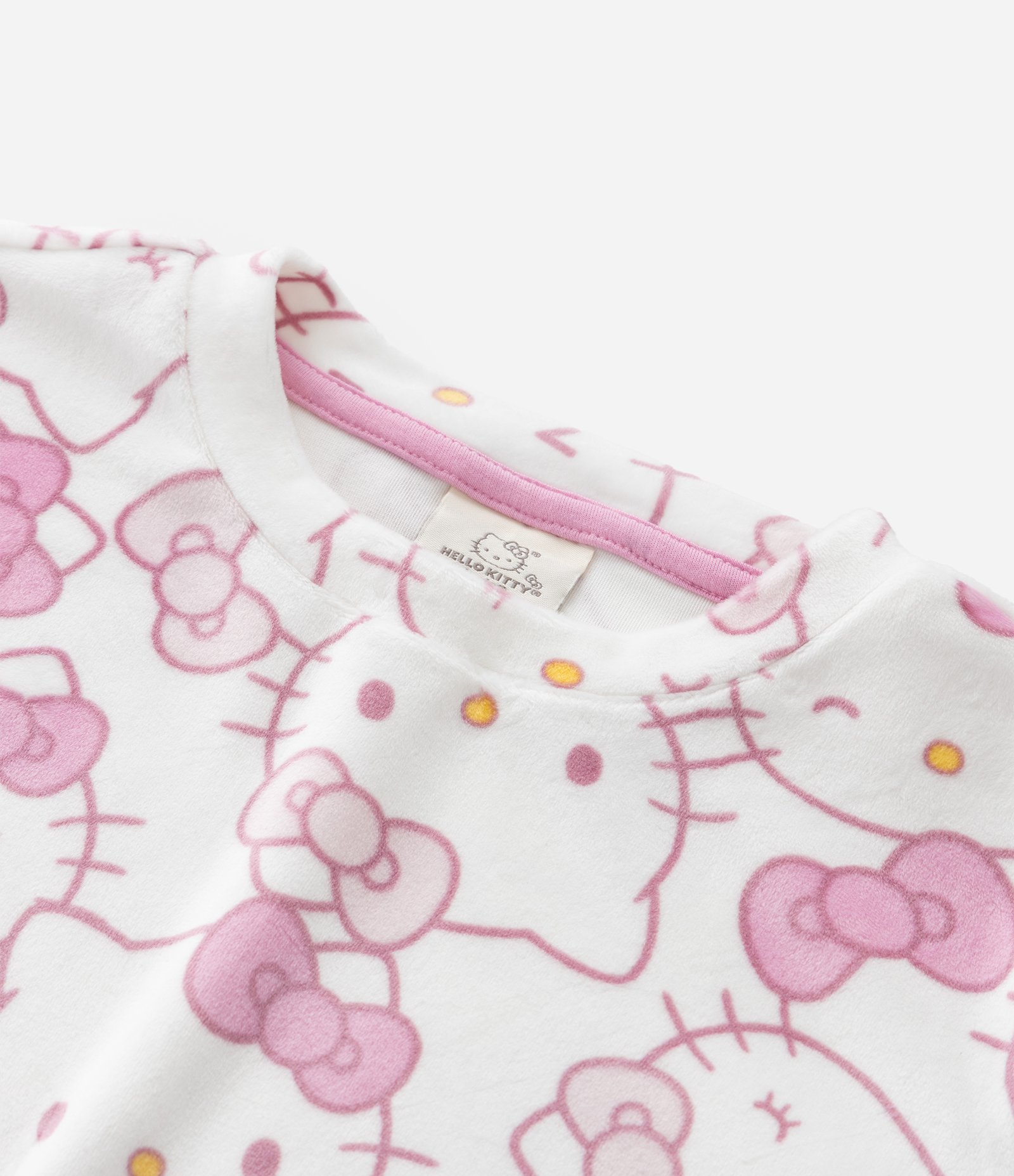 Pijama Infantil Longo em Plush com Estampa Hello Kitty – Tam 4 a 16 Anos Branco/Rosa Claro 8