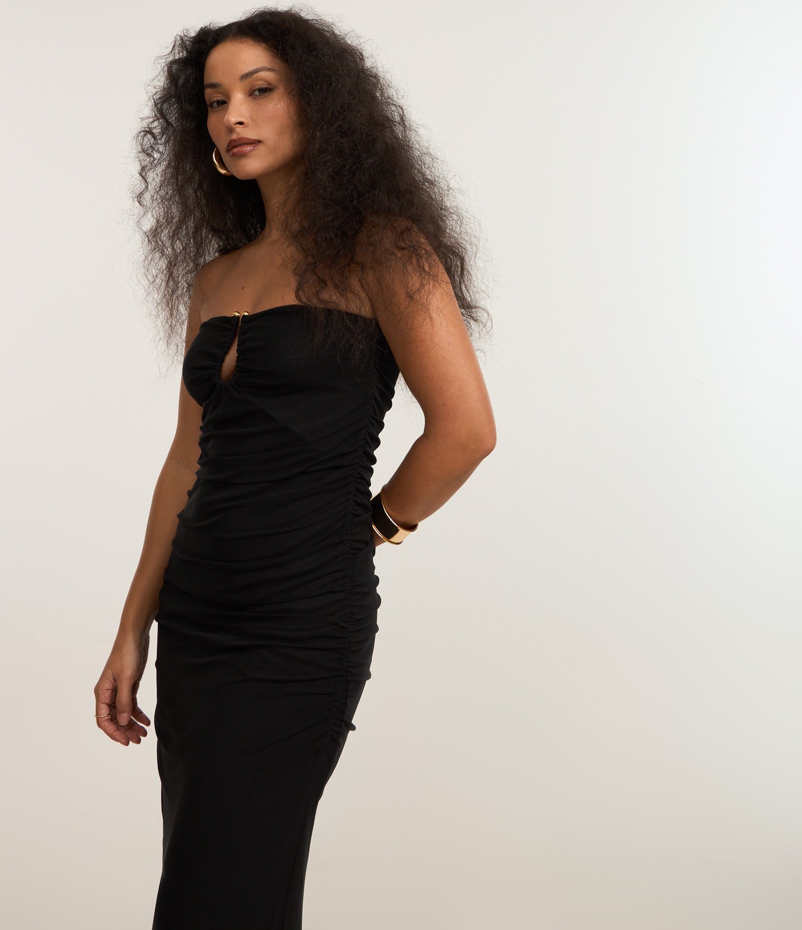 Vestido New Midi em Tule com Aviamento no Decote Preto 2