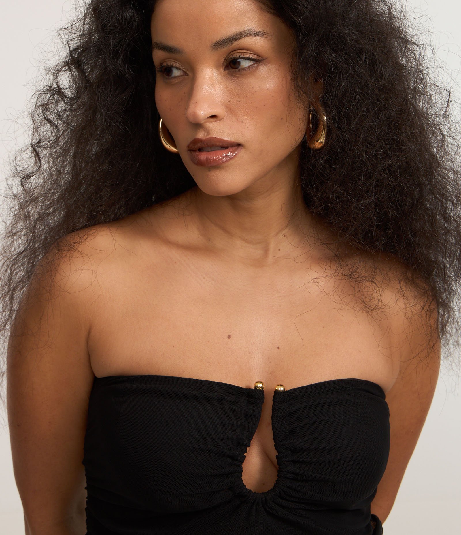 Vestido New Midi em Tule com Aviamento no Decote Preto 3