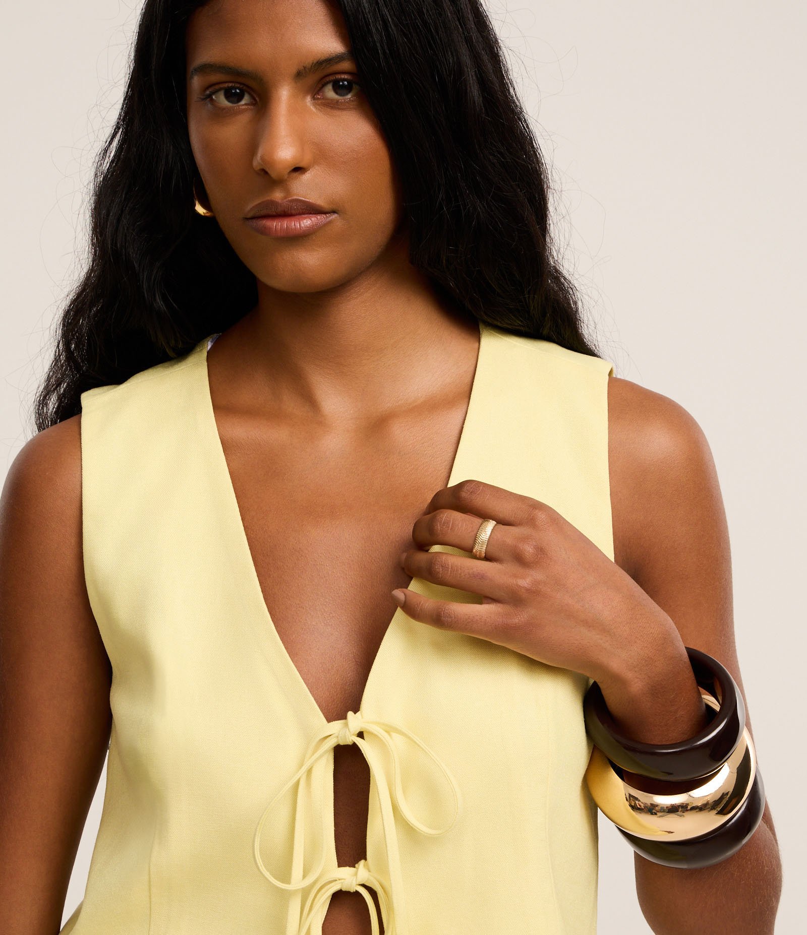 Colete em Viscolinho com Decote V Amarração Amarelo 4