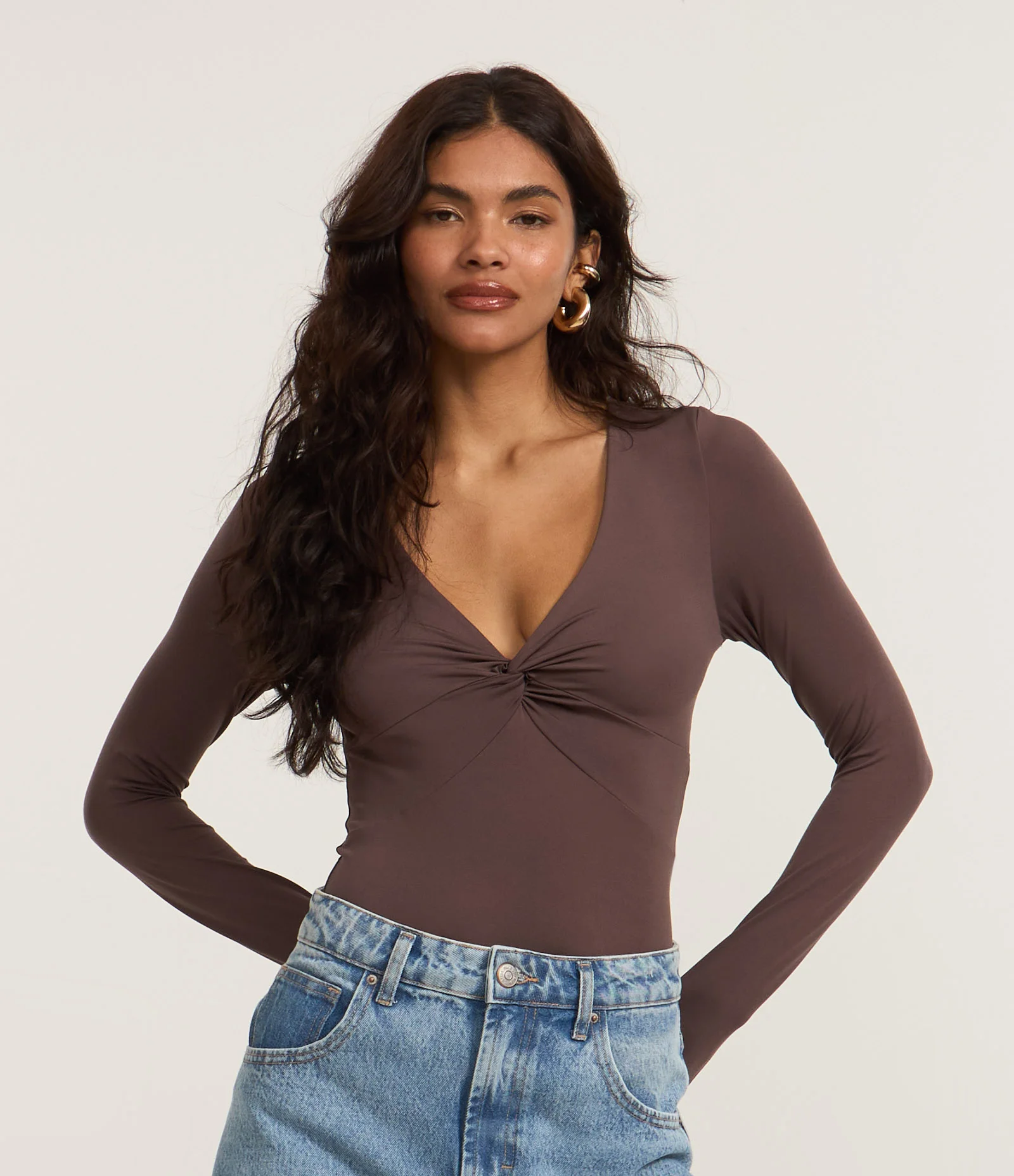 Body em Microfibra com Busto Torcido e Decote V Marrom 1