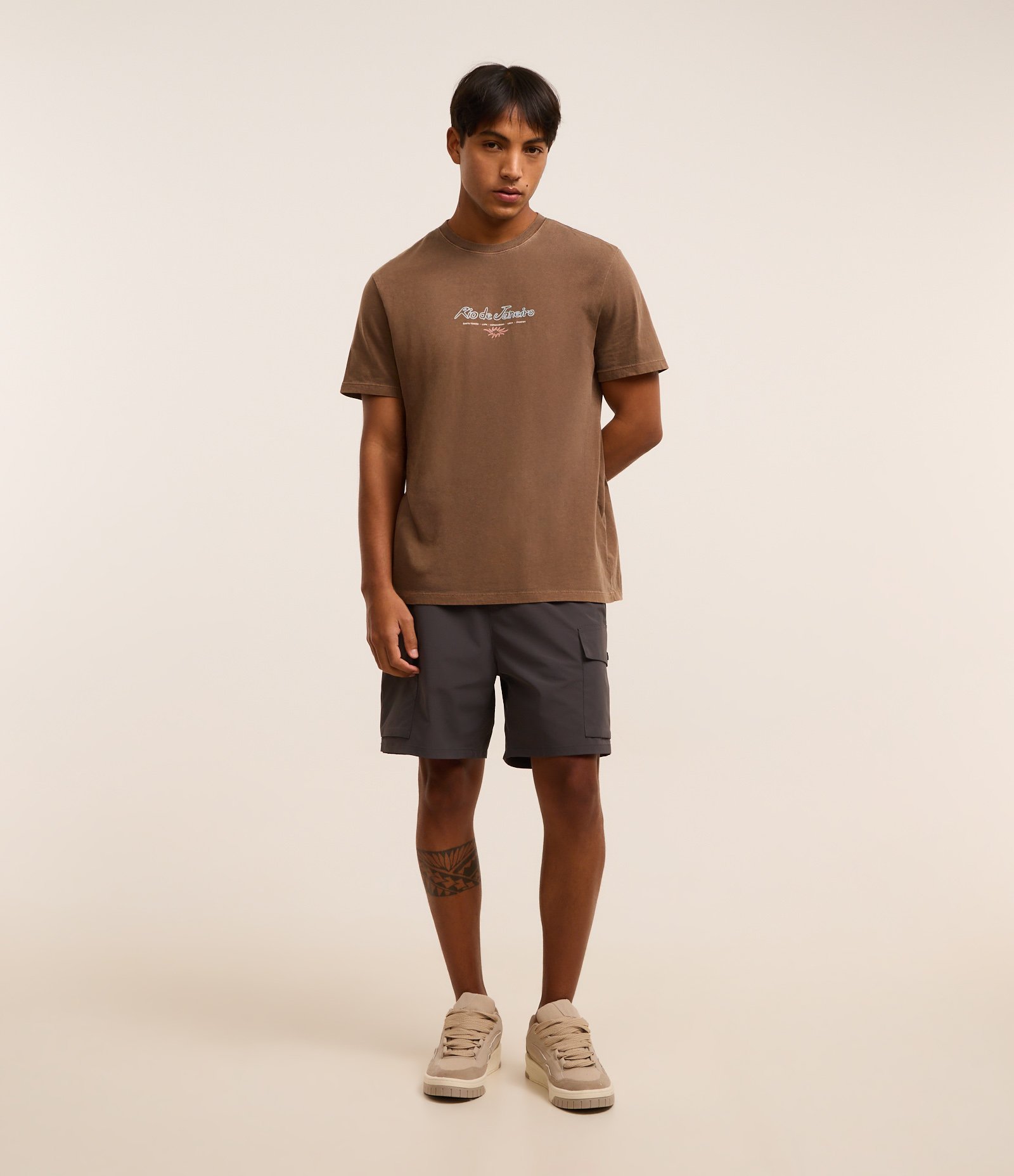 Camiseta Comfort em Algodão com Estampa Lettering Rio de Janeiro Estonada Marrom 2