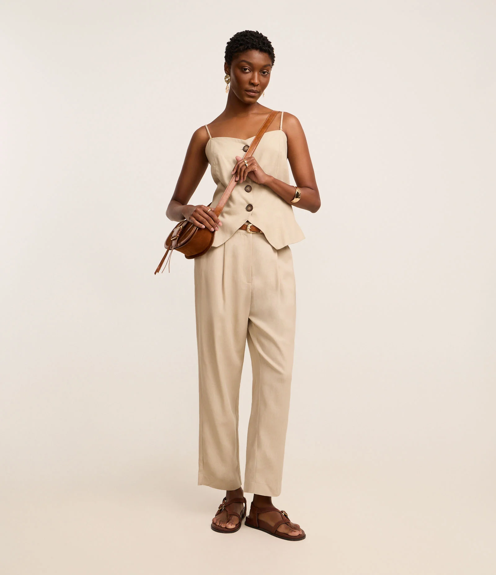 Blusa em Vicolinho com Botões e Barra V Bege 2