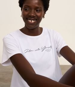 Camiseta Cropped Oversized Esportiva com Tecnologia Dry e Estampa Flow