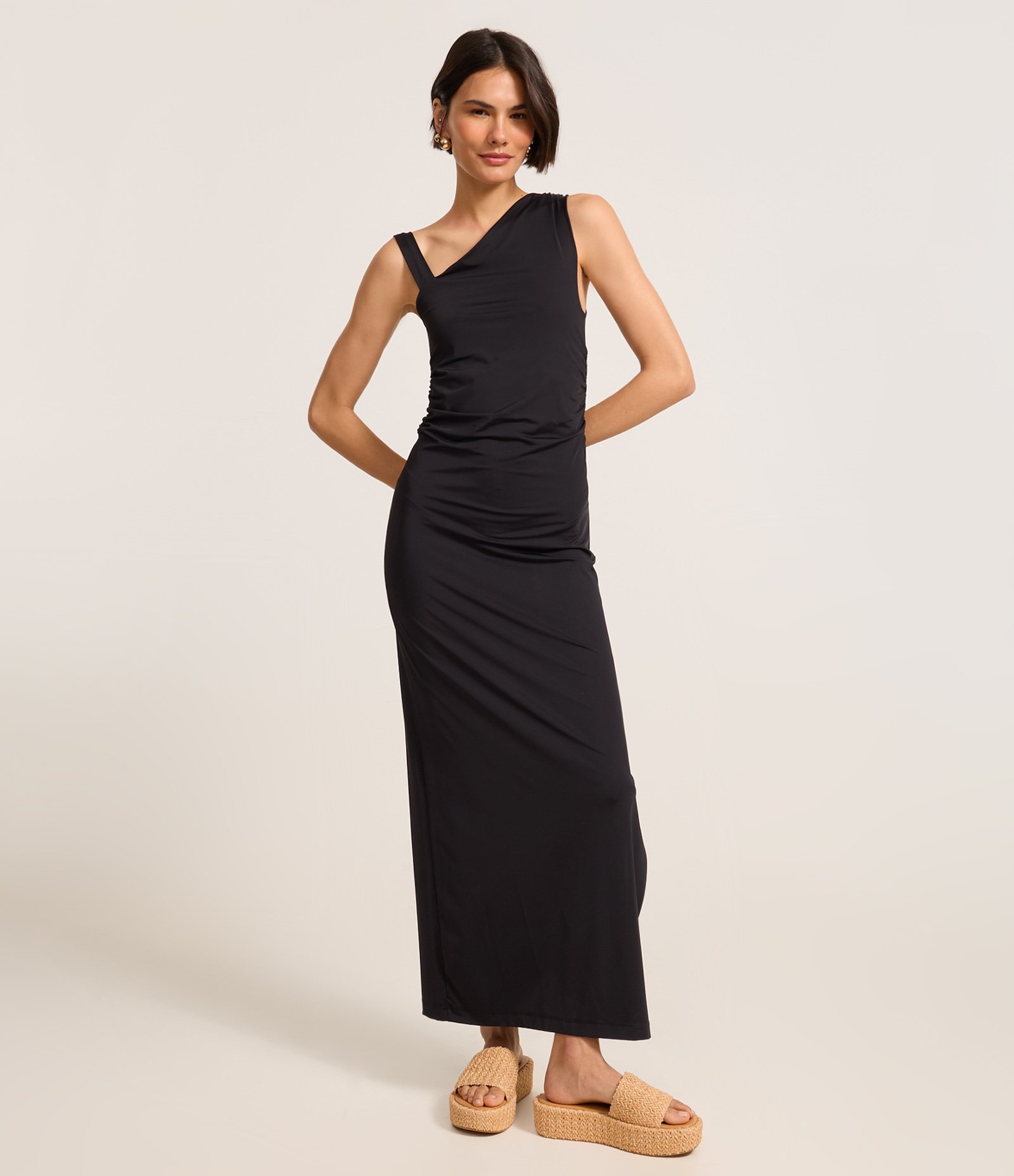 Vestido Long Midi em Microfibra com Alça Assimétrica e Franzido Preto 2