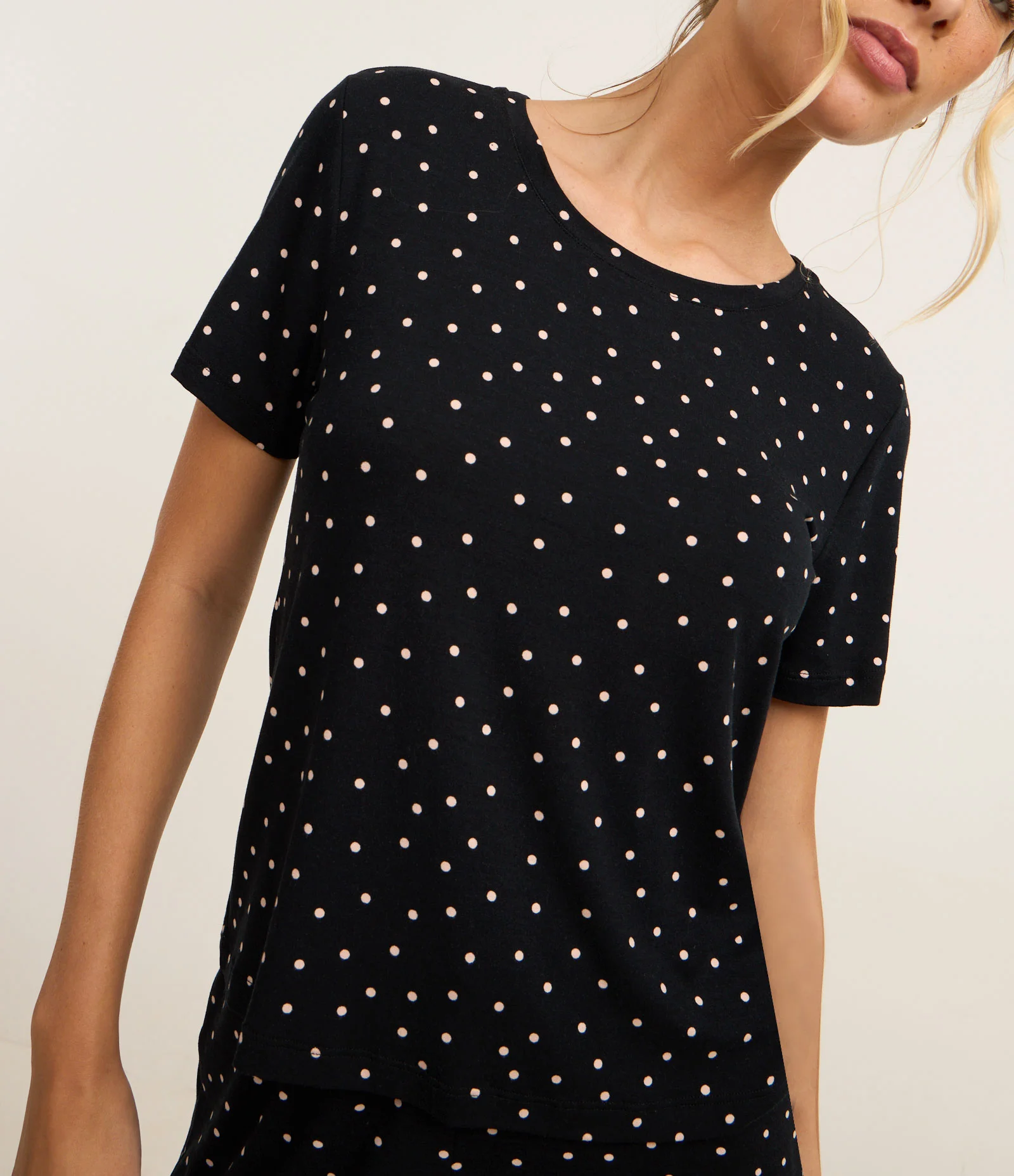 Blusa de Pijama em Viscose com Estampa Poá Preto 3