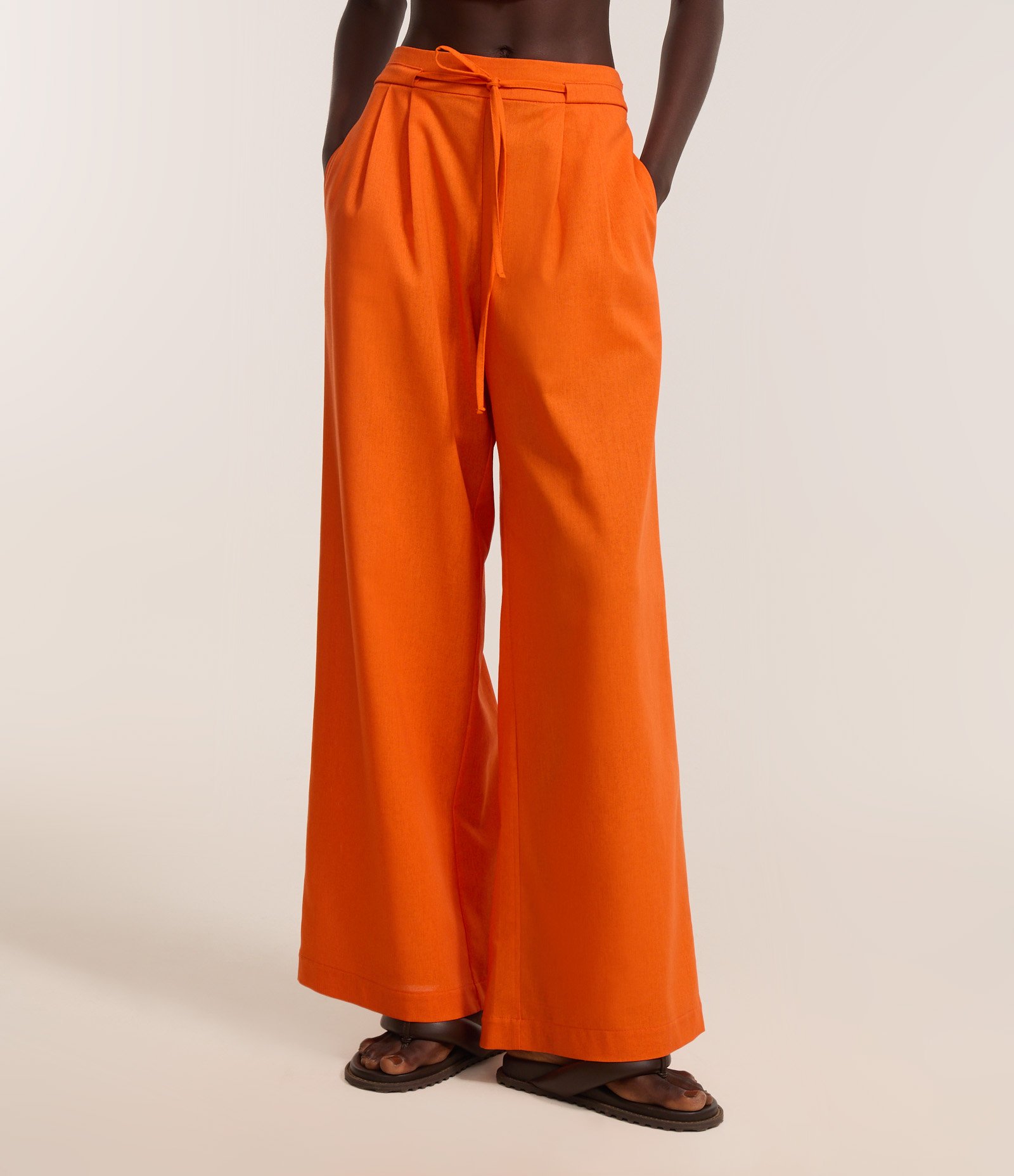 Calça Wide Leg Alfaiatada com Cintinho Embutido Laranja 2