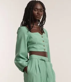 Blusa Cropped Alfaiatada com Mangas Bufantes e Botões Matizados