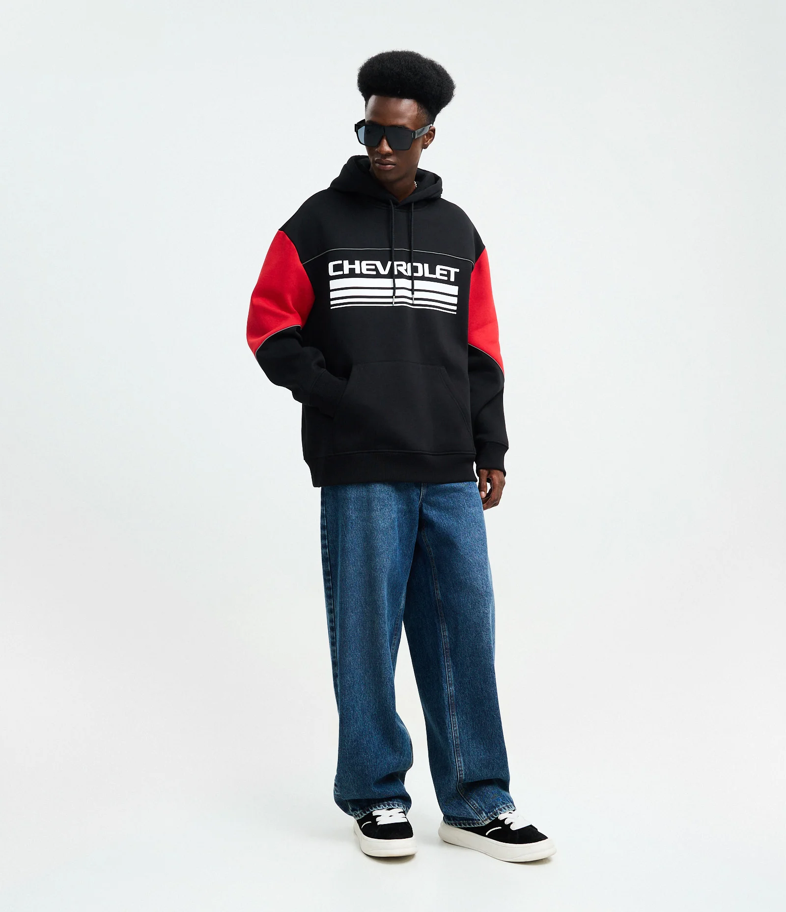 Casaco Relaxed em Moletom com Felpa com Estampa Chevrolet Painéis Contrastantes Preto 2