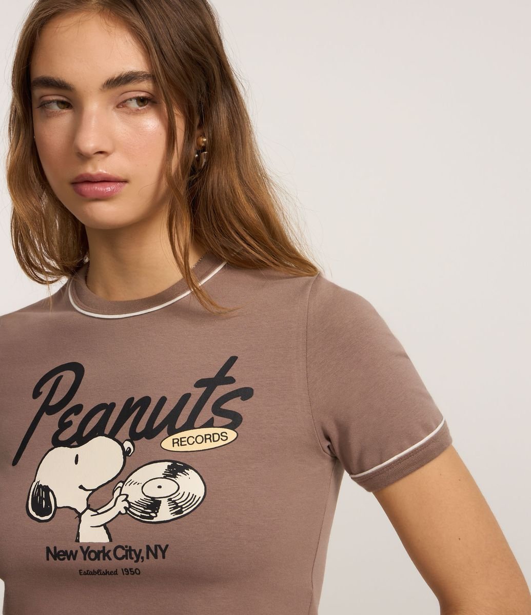 Blusa New T-shirt com Estampa Frente e Costas Snoopy Marrom