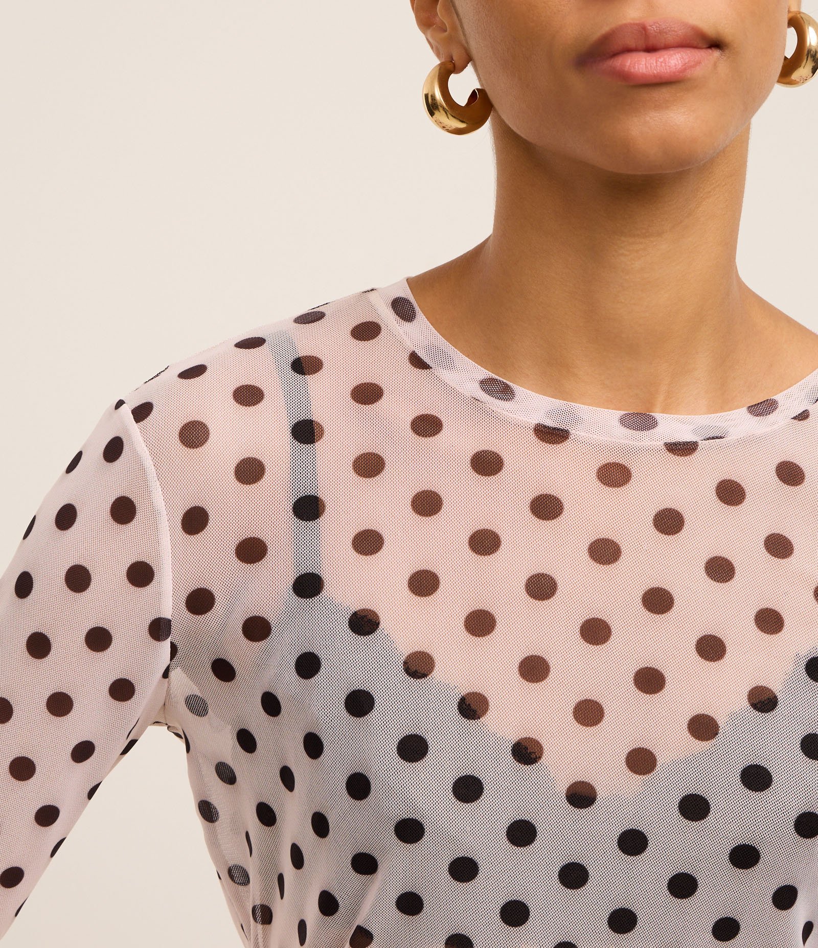 Blusa em Tule com Estampa Poá Bege 3