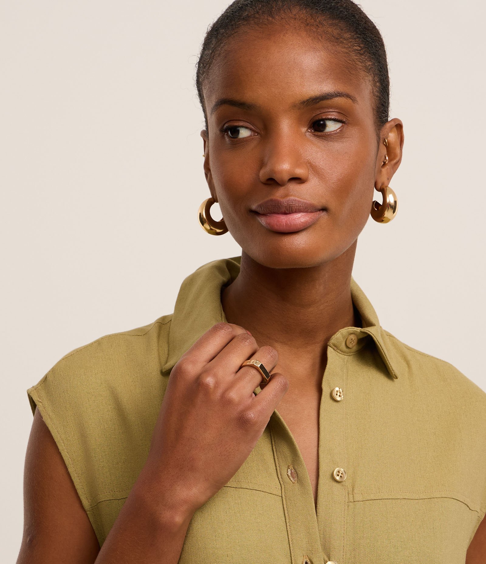 Vestido Chemise Evasê em Viscolinho com Bolsos Verde 4