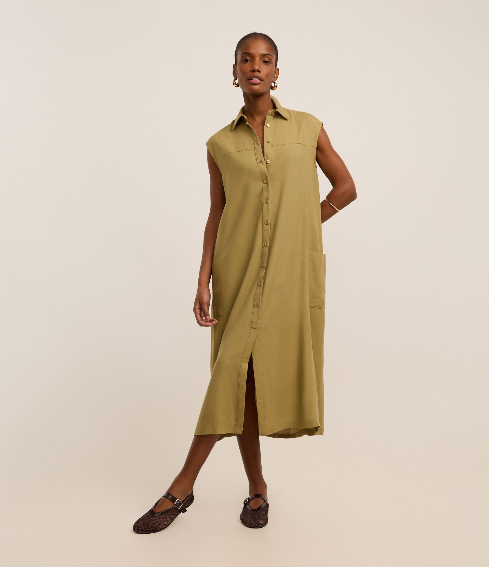 Vestido Chemise Evasê em Viscolinho com Bolsos Verde 5