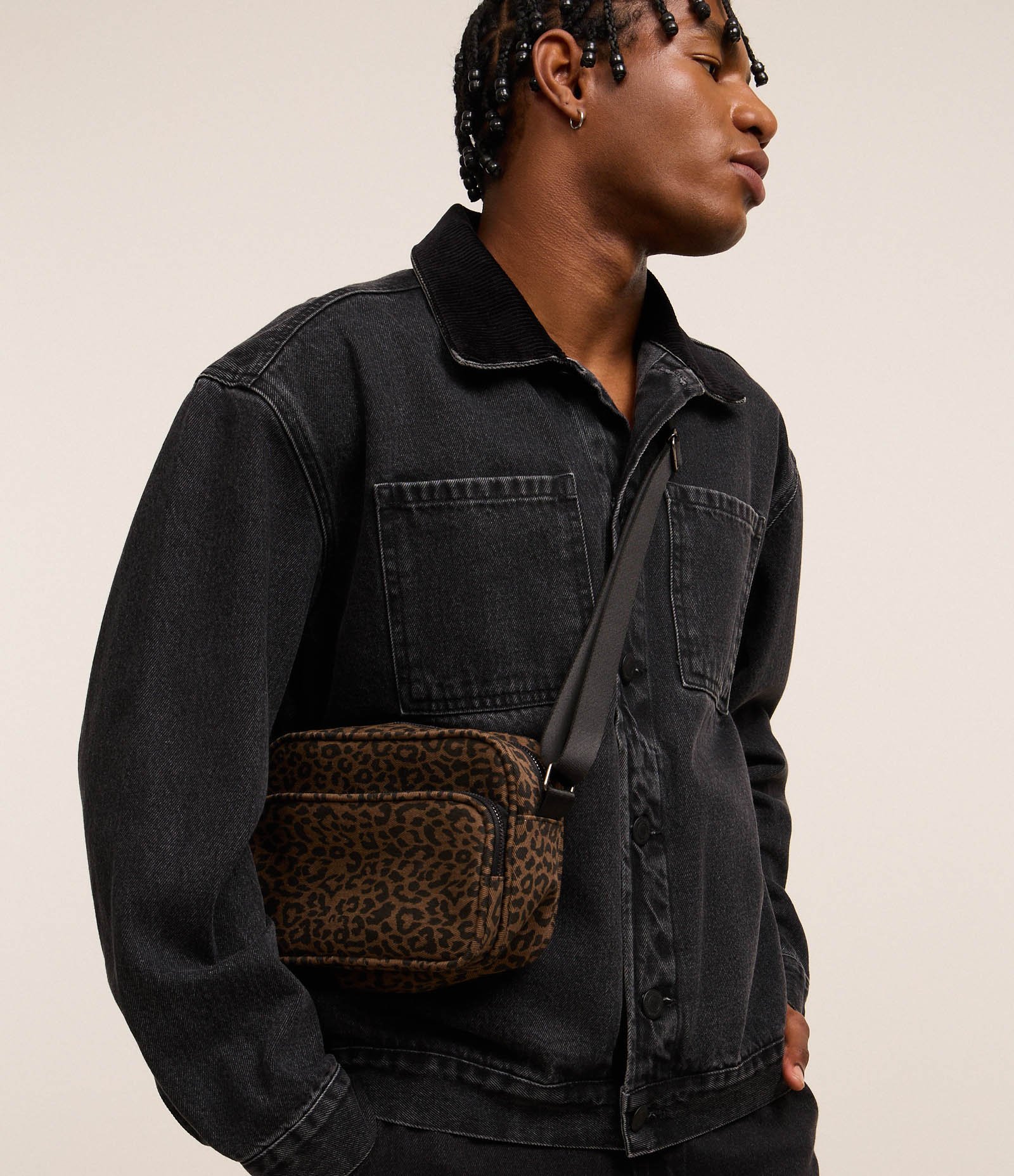 Bolsa Shoulder Bag em Algodão com Estampa de Animal Print Marrom 8