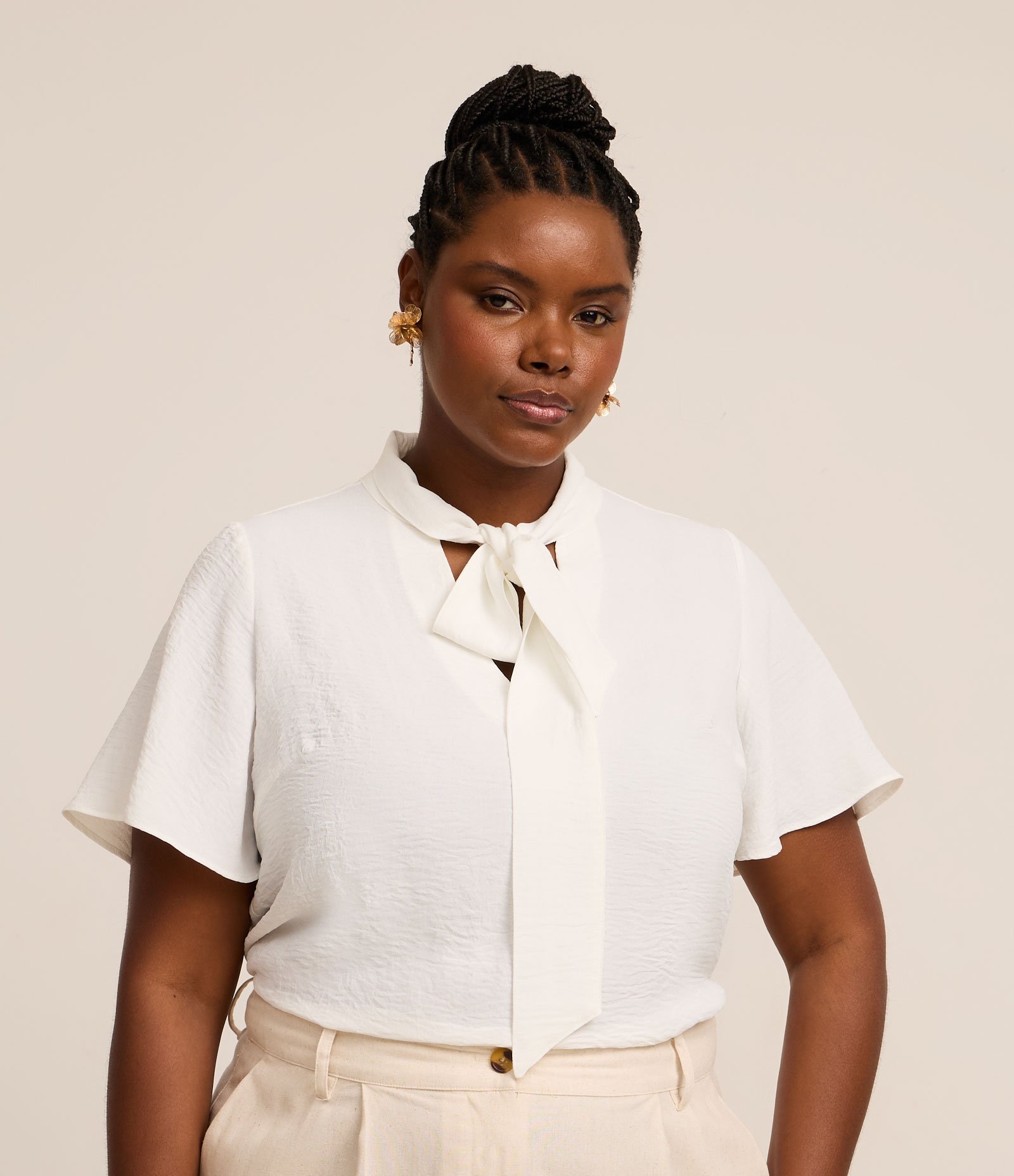 Blusa em Crepe com Gola Laço Curve & Plus Size Branco 1
