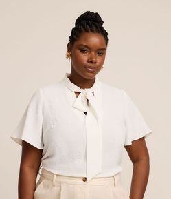 Blusa em Crepe com Gola Laço Curve & Plus Size