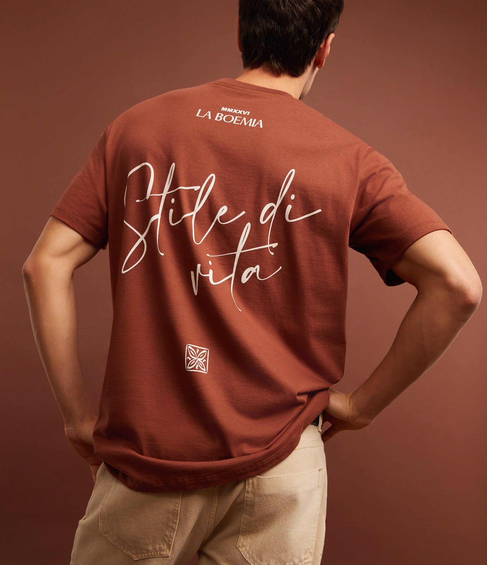 Camiseta Comfort em Algodão com Estampa Localizada e Lettering Marrom 3