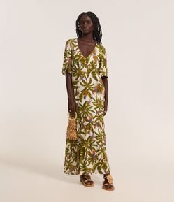 Vestido Longo em Chalis com Estampa Tropical e Botões