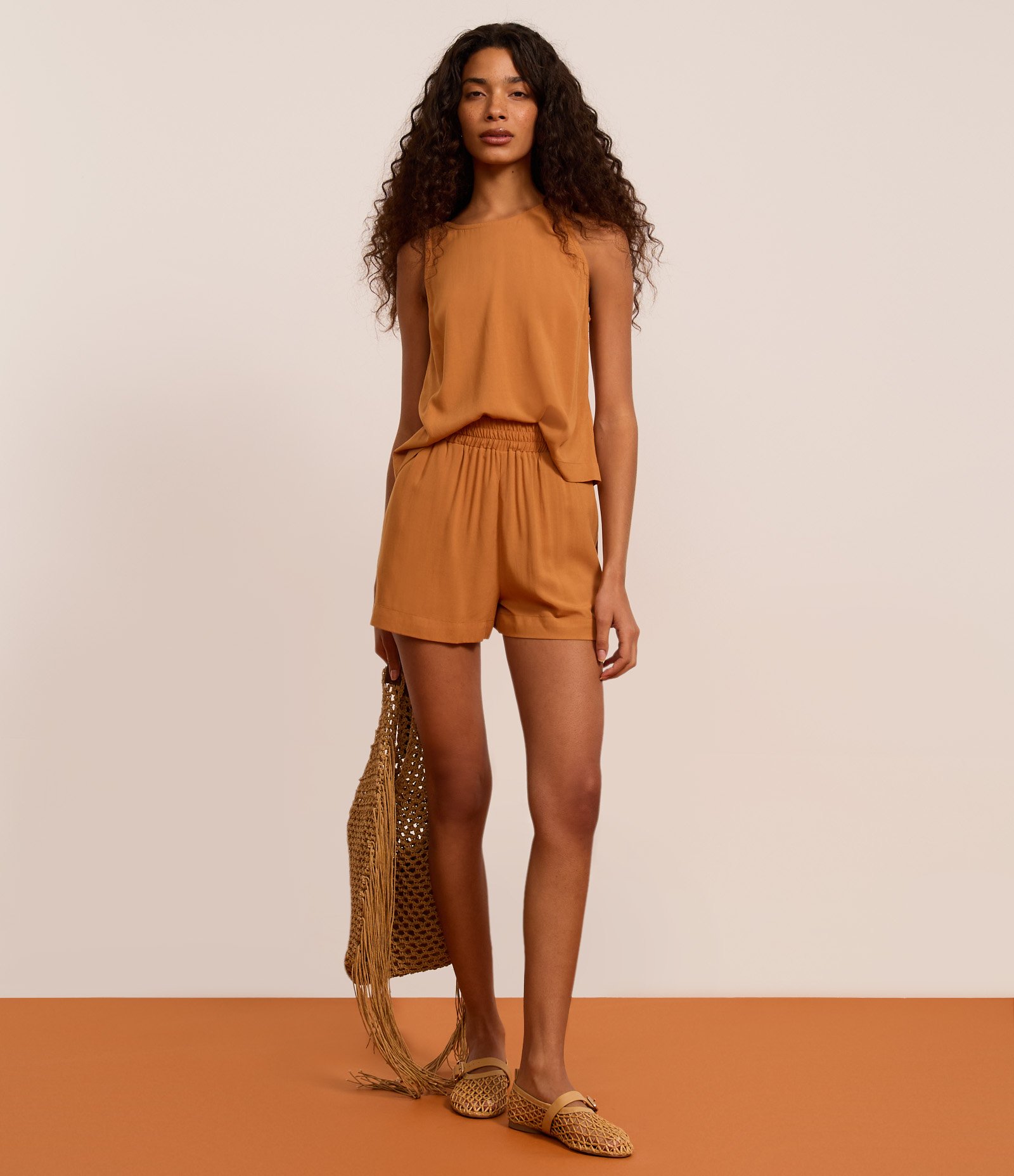 Short Cintura Alta com Lastex no Cós Bege 5