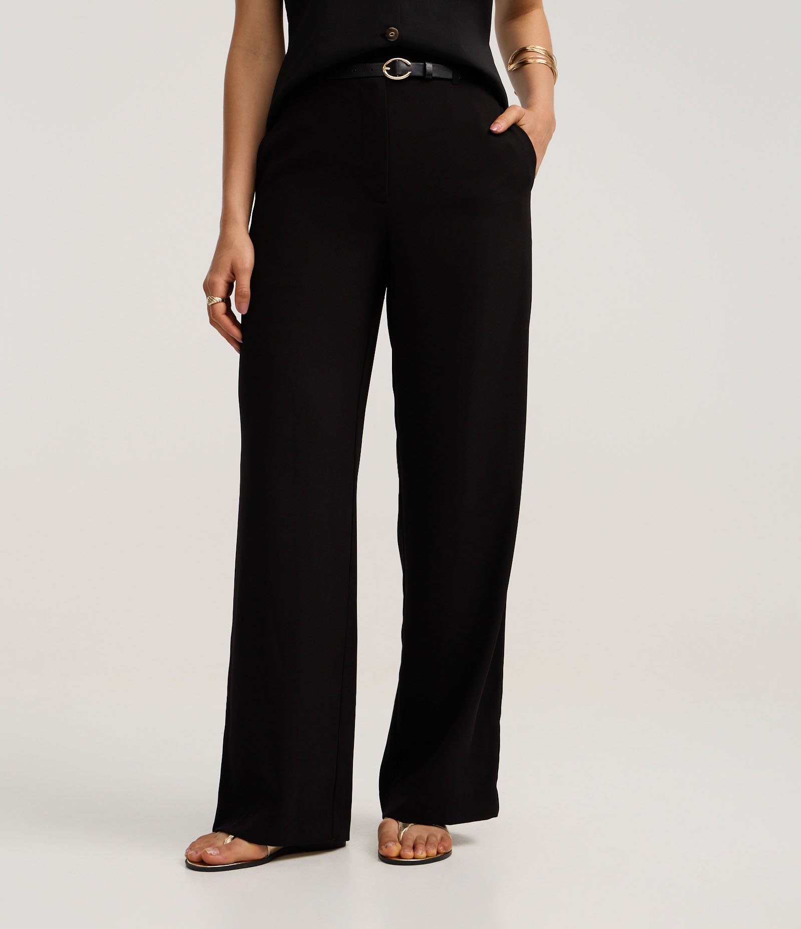 Calça Wide Leg Alfaiatada em Crepe com Cinto PU Preto 3