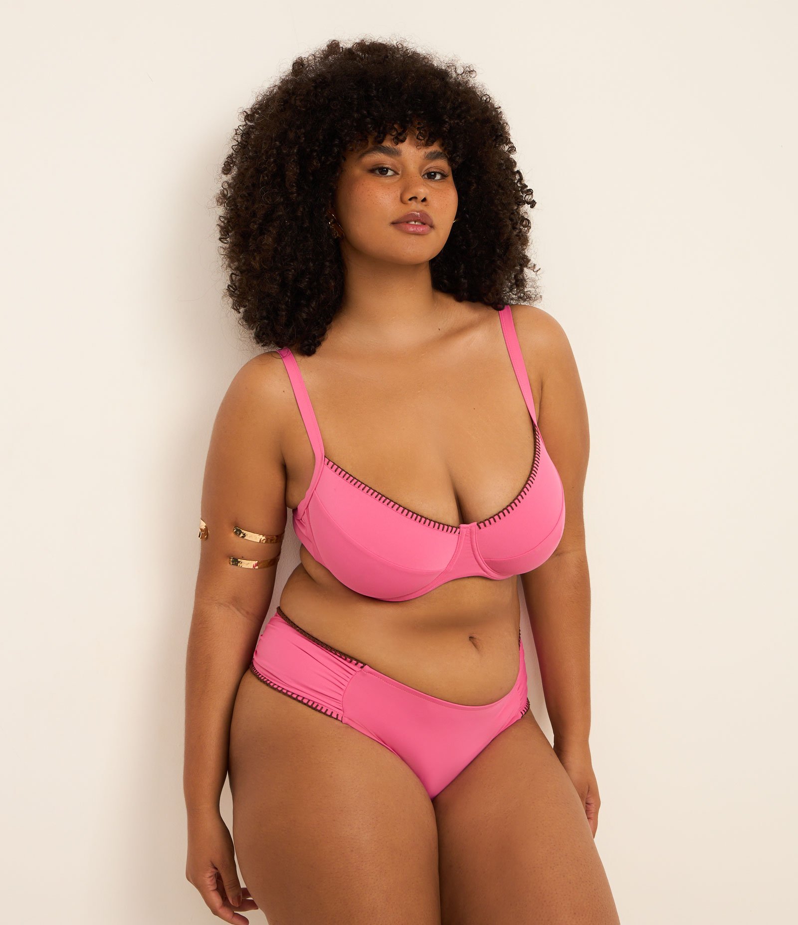 Biquíni Top Meia Taça em Microfibra com Crochê Contrastante Rosa 2