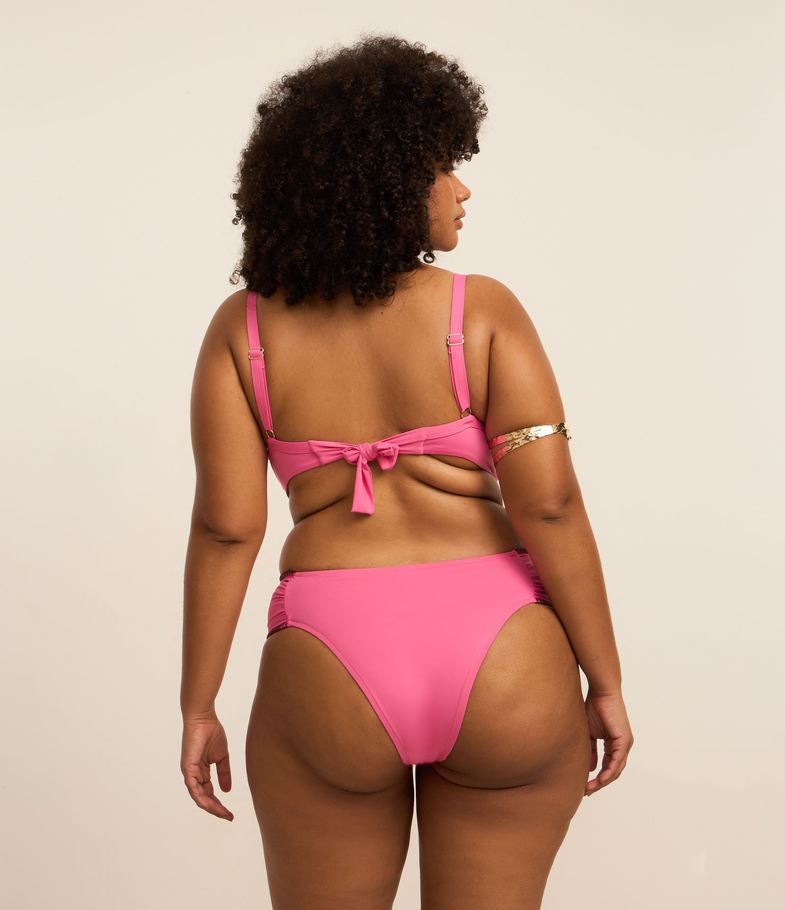 Biquíni Top Meia Taça em Microfibra com Crochê Contrastante Rosa 4