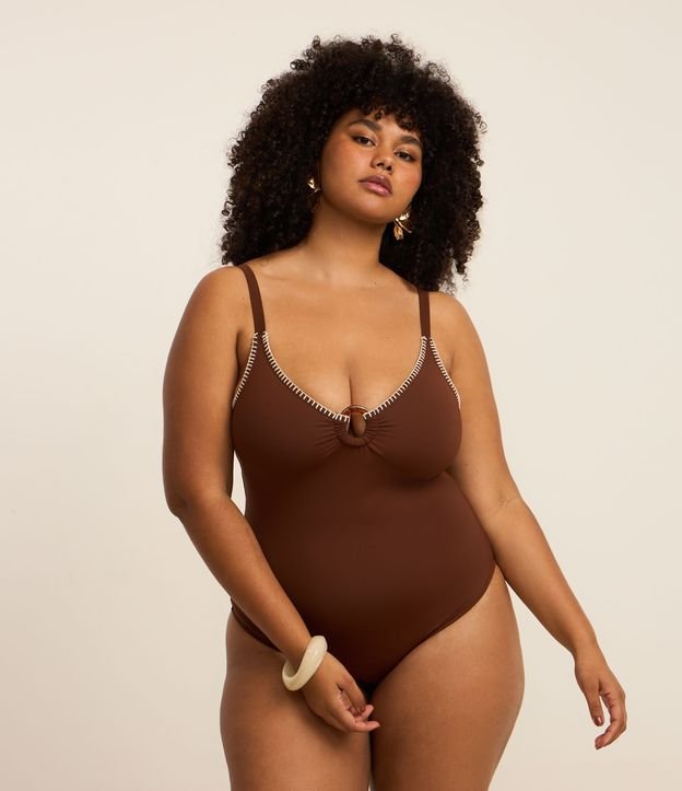 Maiô Triângulo em Microfibra com Crochê Contrastante e Anel de Resina Curve & Plus Size