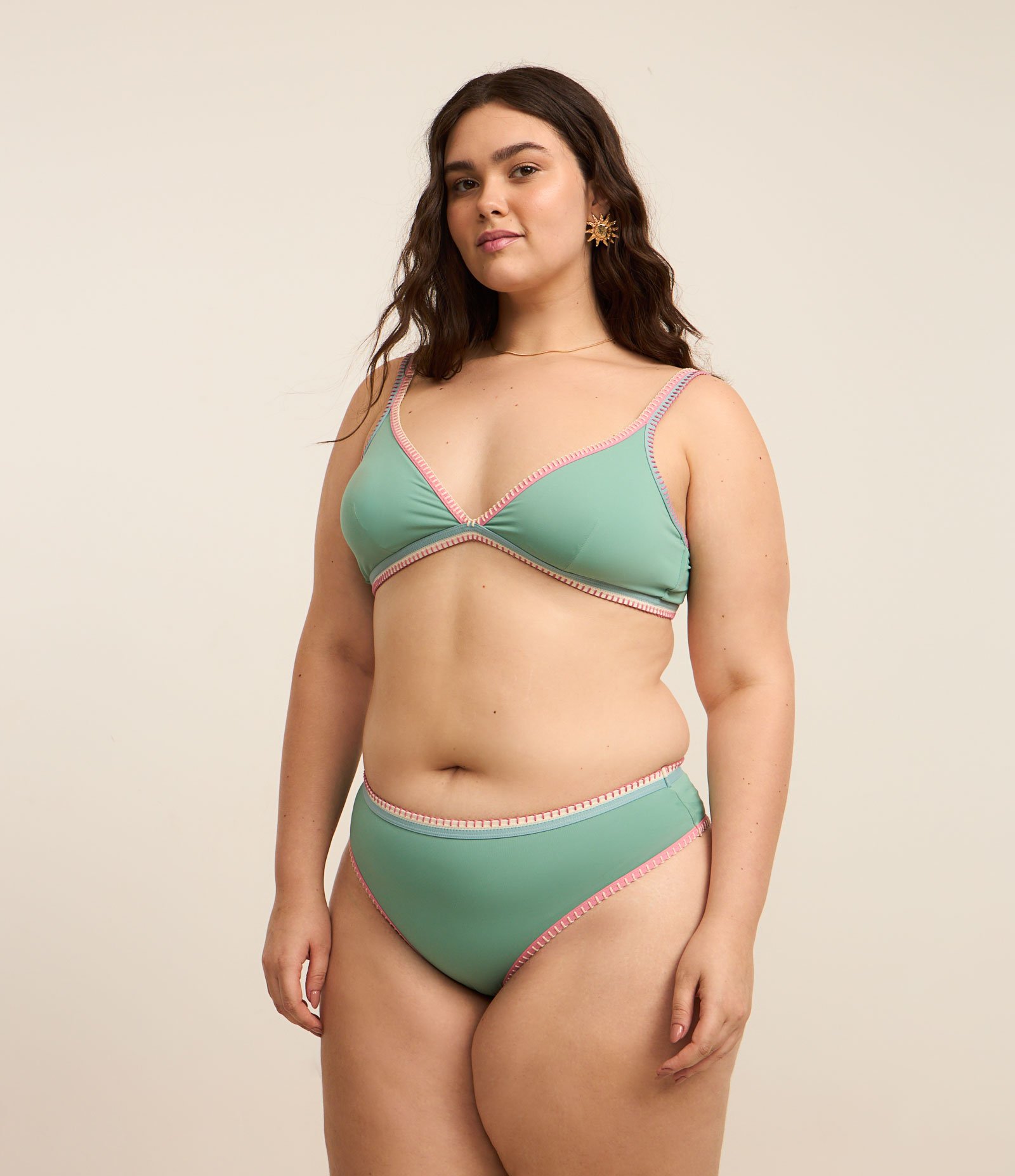Biquíni Top Triangulo Fixo em Microfibra com Detalhe de Crochê Contrastante Curve & Plus Size Verde 2