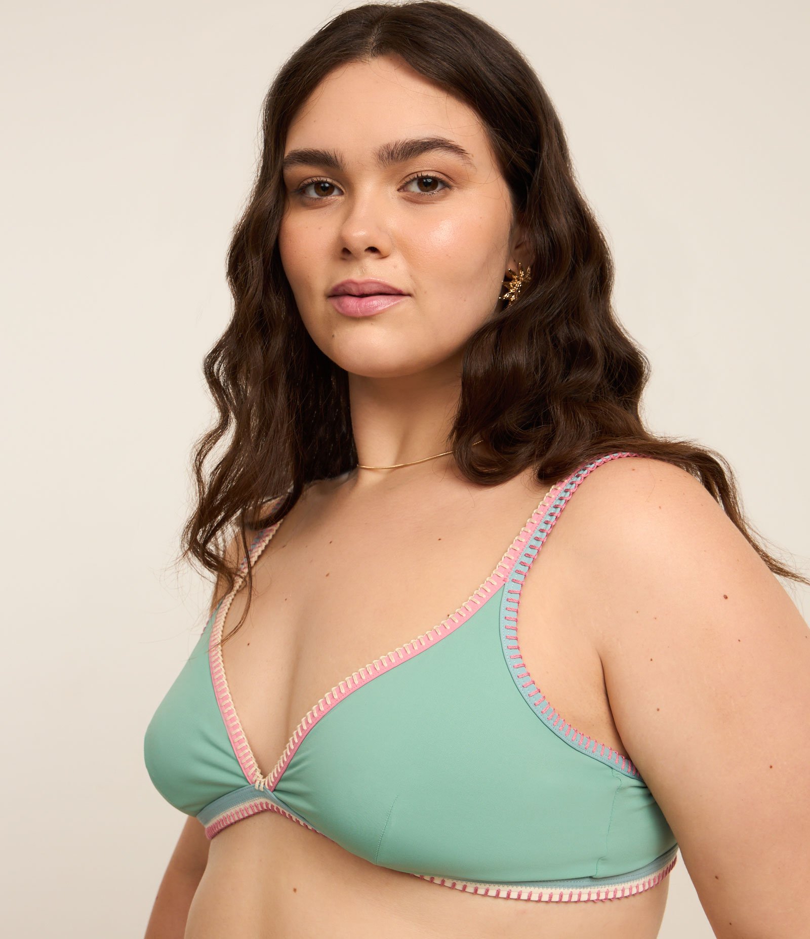 Biquíni Top Triangulo Fixo em Microfibra com Detalhe de Crochê Contrastante Curve & Plus Size Verde 3