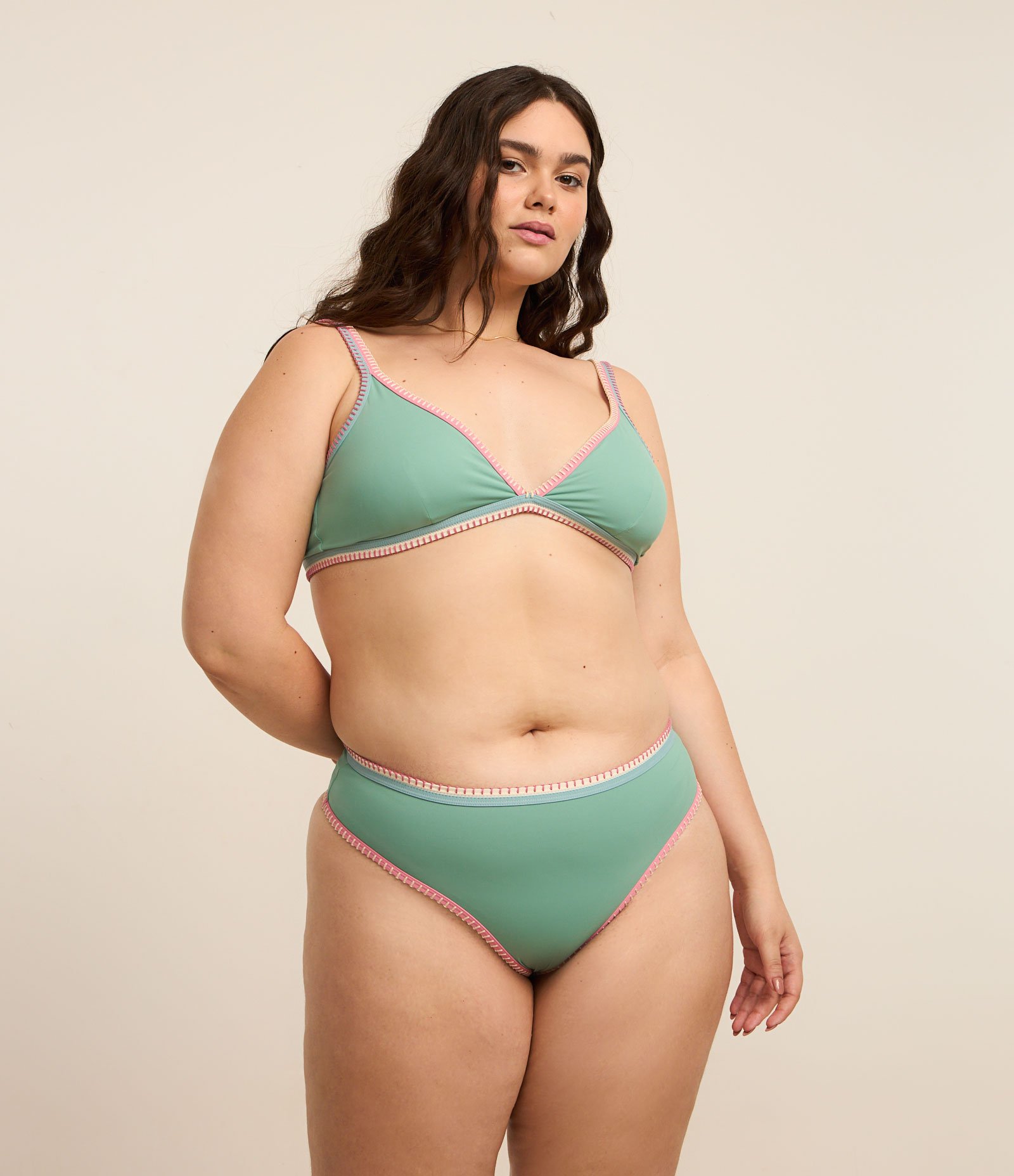 Biquíni Calcinha Média em Microfibra com Viés Colorido Curve & Plus Size Verde 1