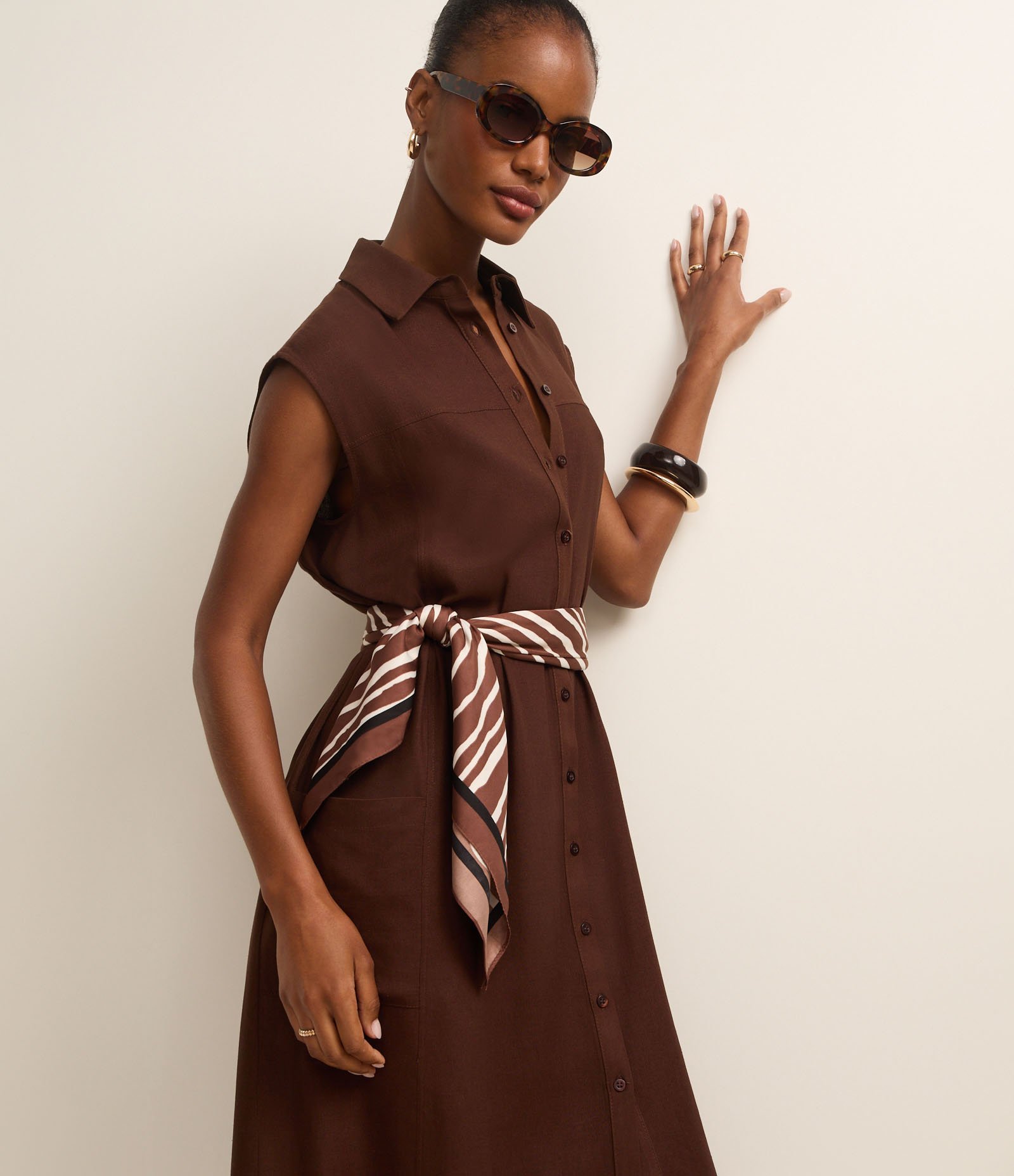 Vestido Chemise Plano com Linho e Botões Marrom 8