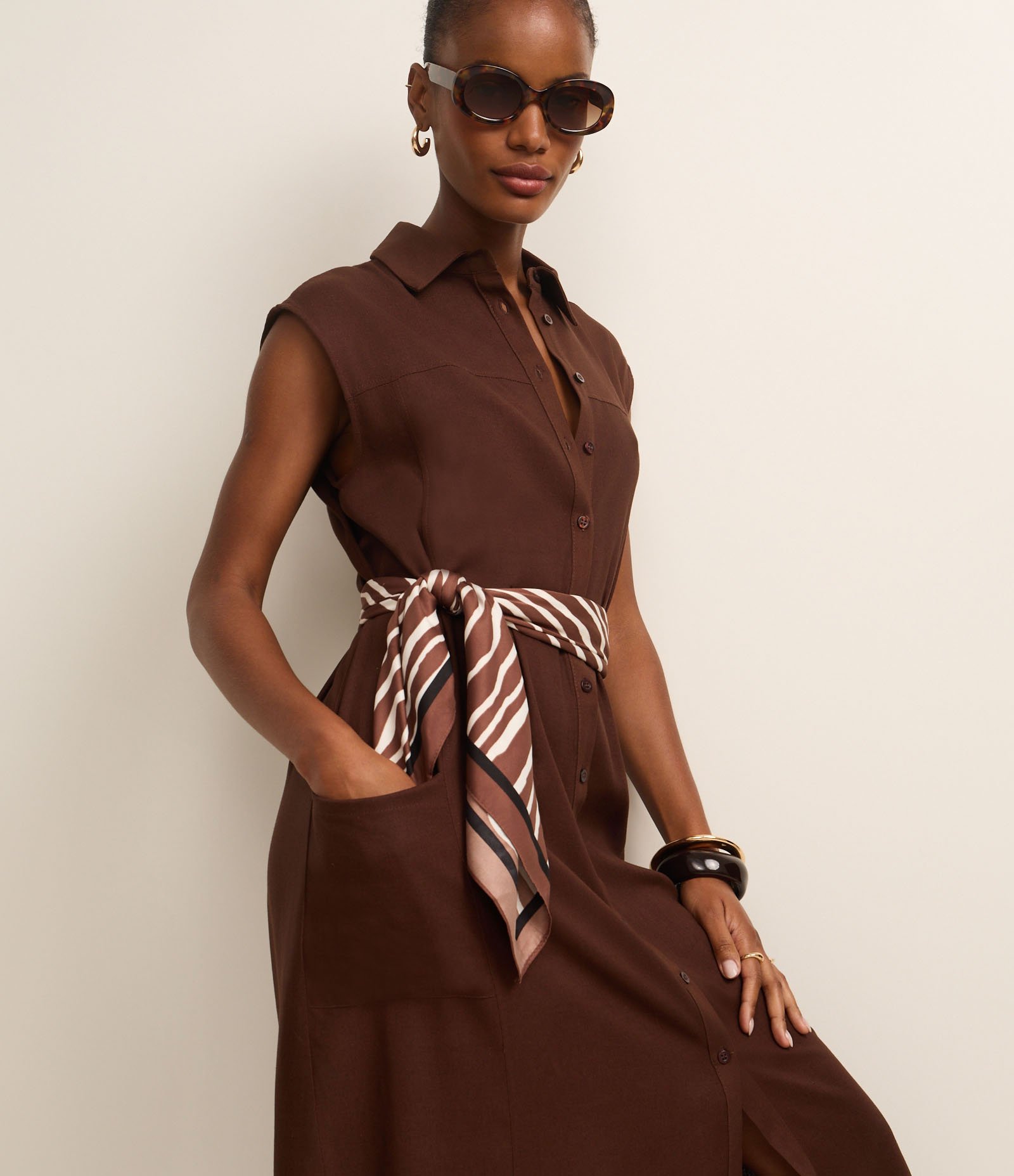 Vestido Chemise Plano com Linho e Botões Marrom 7