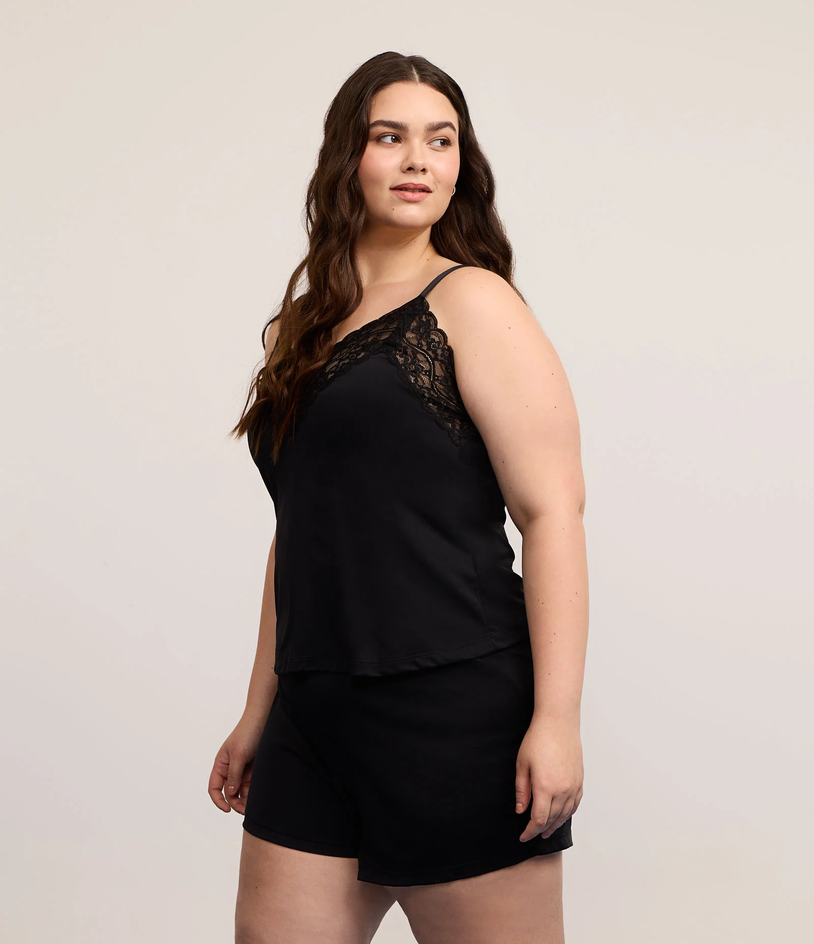 Pijama Short Doll em Liganete com Detalhe de Renda Curve & Plus Size Preto 2