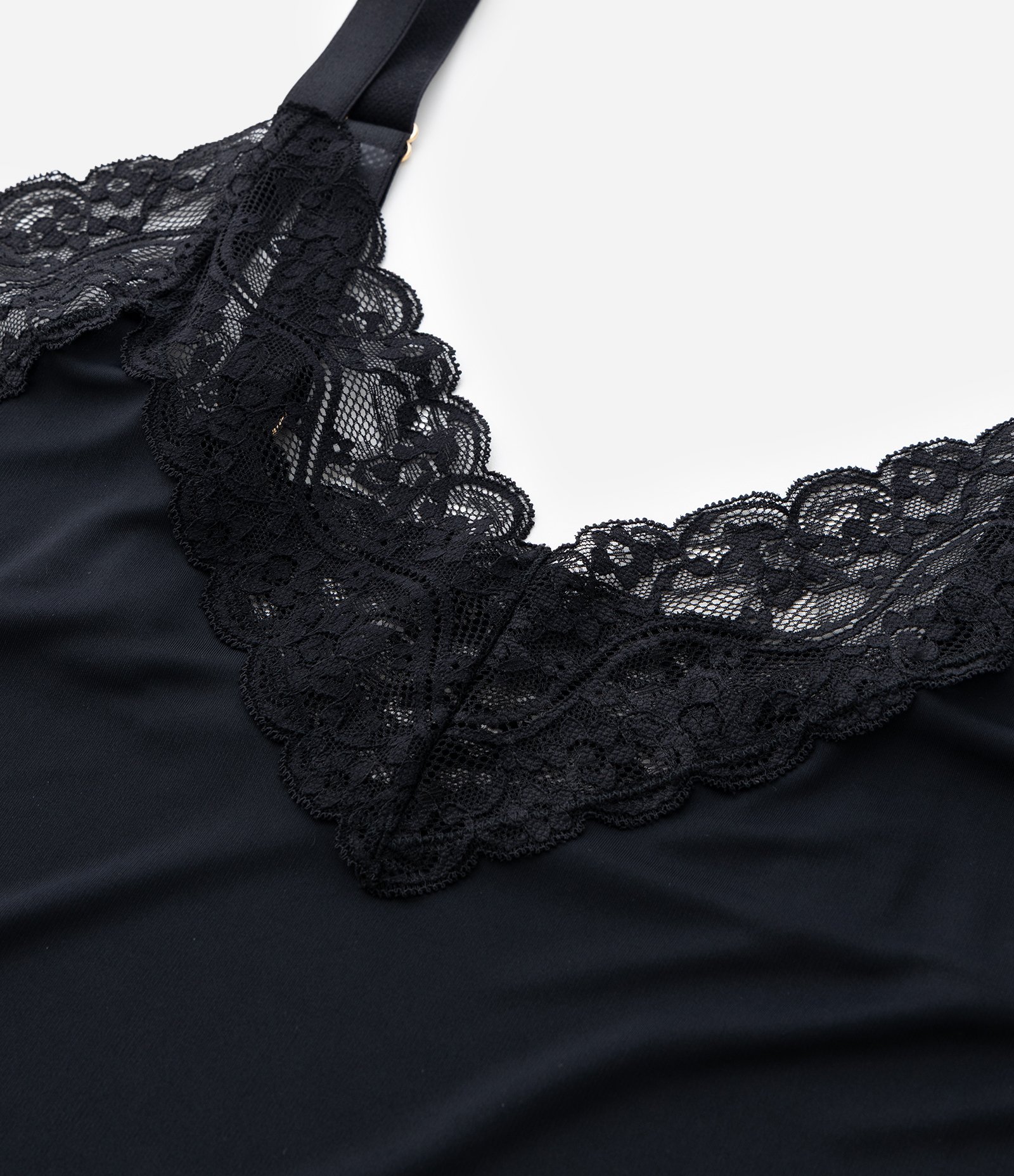 Pijama Short Doll em Liganete com Detalhe de Renda Curve & Plus Size Preto 5