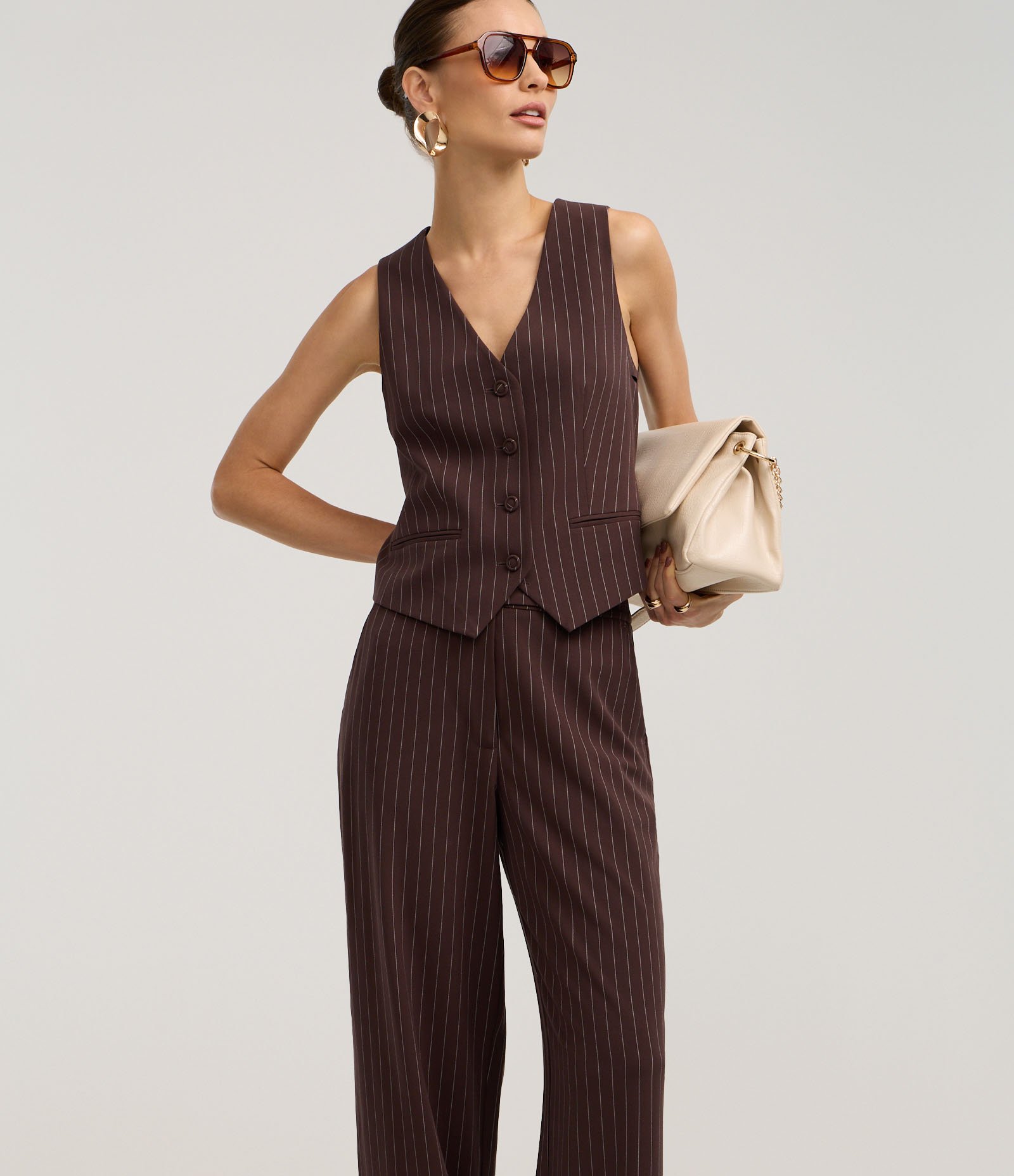 Calça Reta Alfaiatada em Crepe com Listras de Fio Tinto Marrom 1