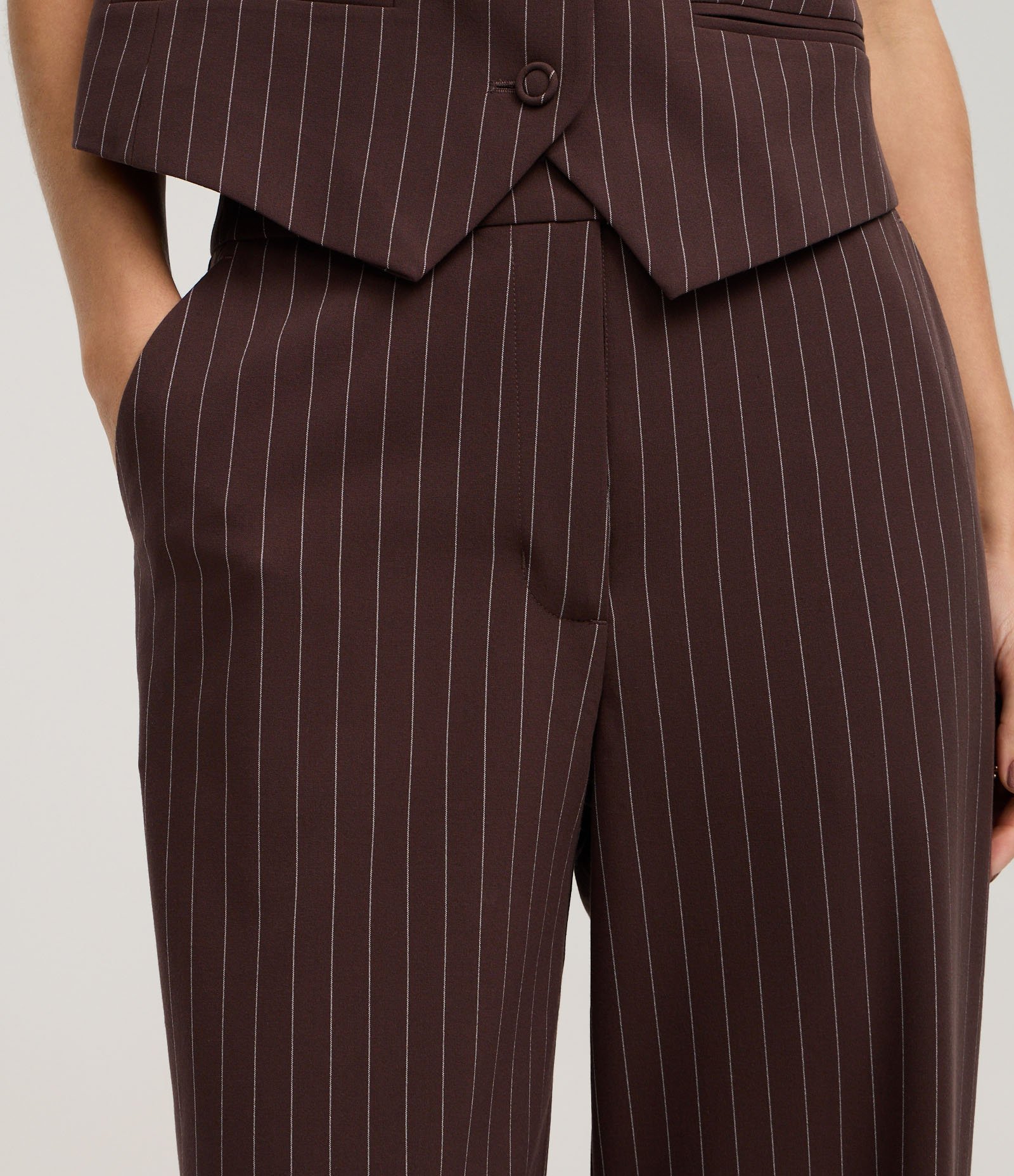 Calça Reta Alfaiatada em Crepe com Listras de Fio Tinto Marrom 3