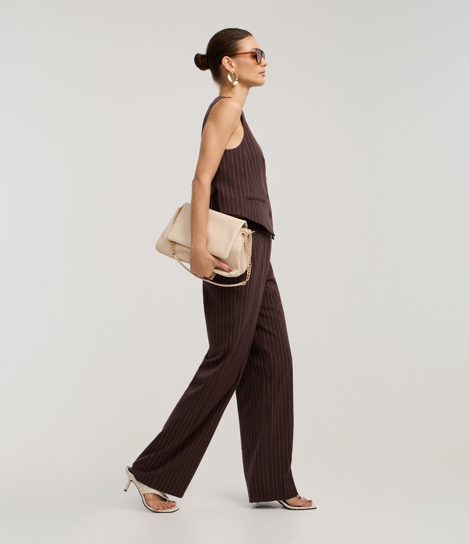 Calça Reta Alfaiatada em Crepe com Listras de Fio Tinto Marrom 4